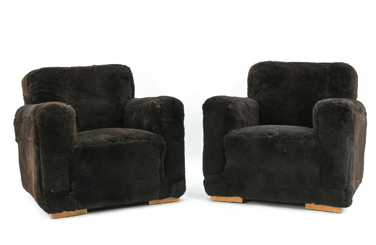 This incredible pair of French Art Deco club chairs has been upholstered in brown lambswool. These luxurious chairs will be the eye-catching statement piece of any interior - fabulous and cozy.