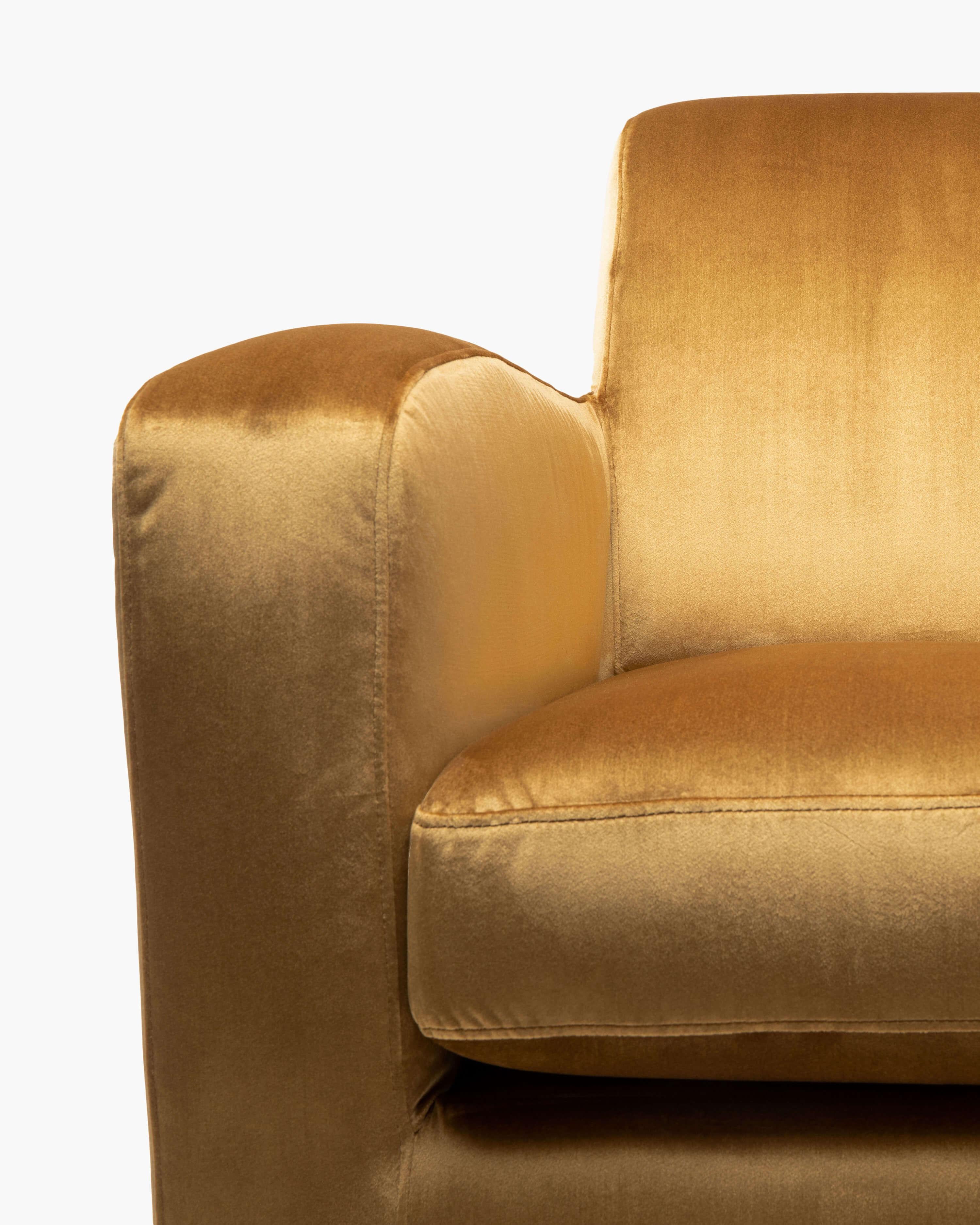 Milieu du XXe siècle Pair of French Art Deco Club Chairs in Walnut Wood with Silk Velvet Upholstery en vente