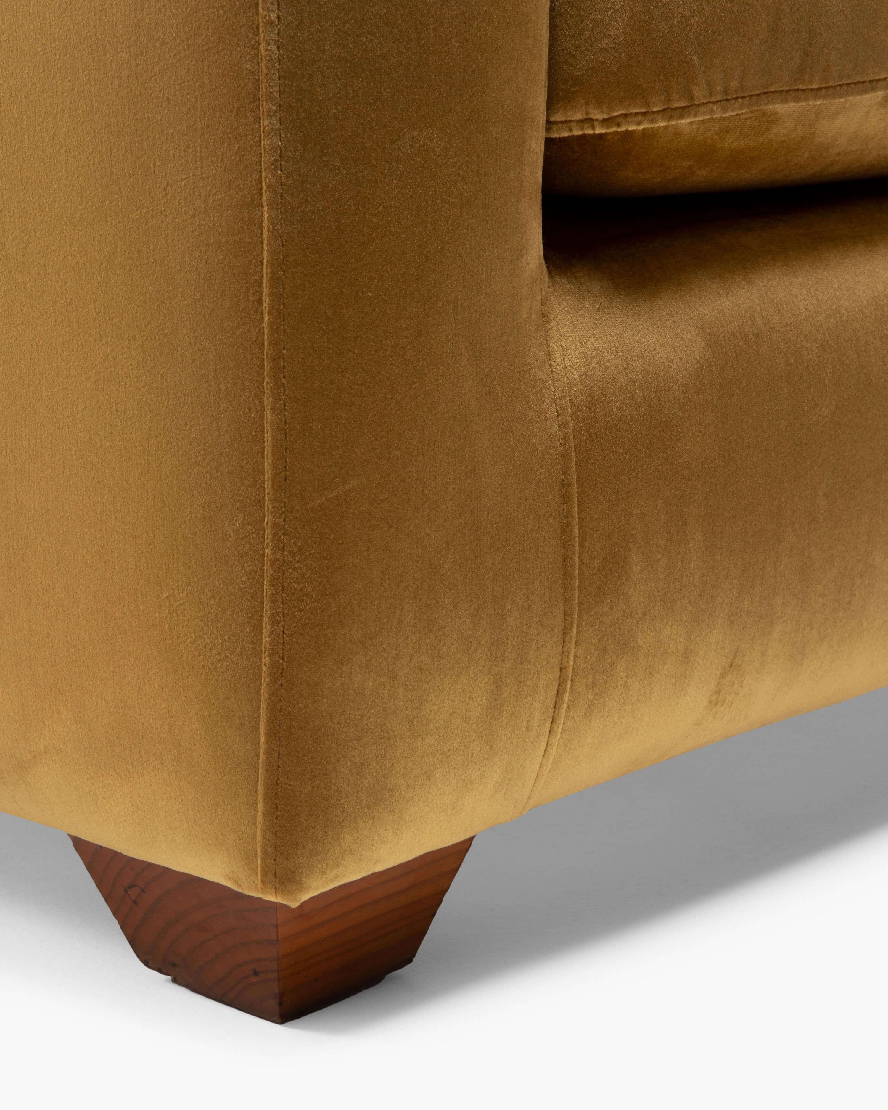 Soie Pair of French Art Deco Club Chairs in Walnut Wood with Silk Velvet Upholstery en vente