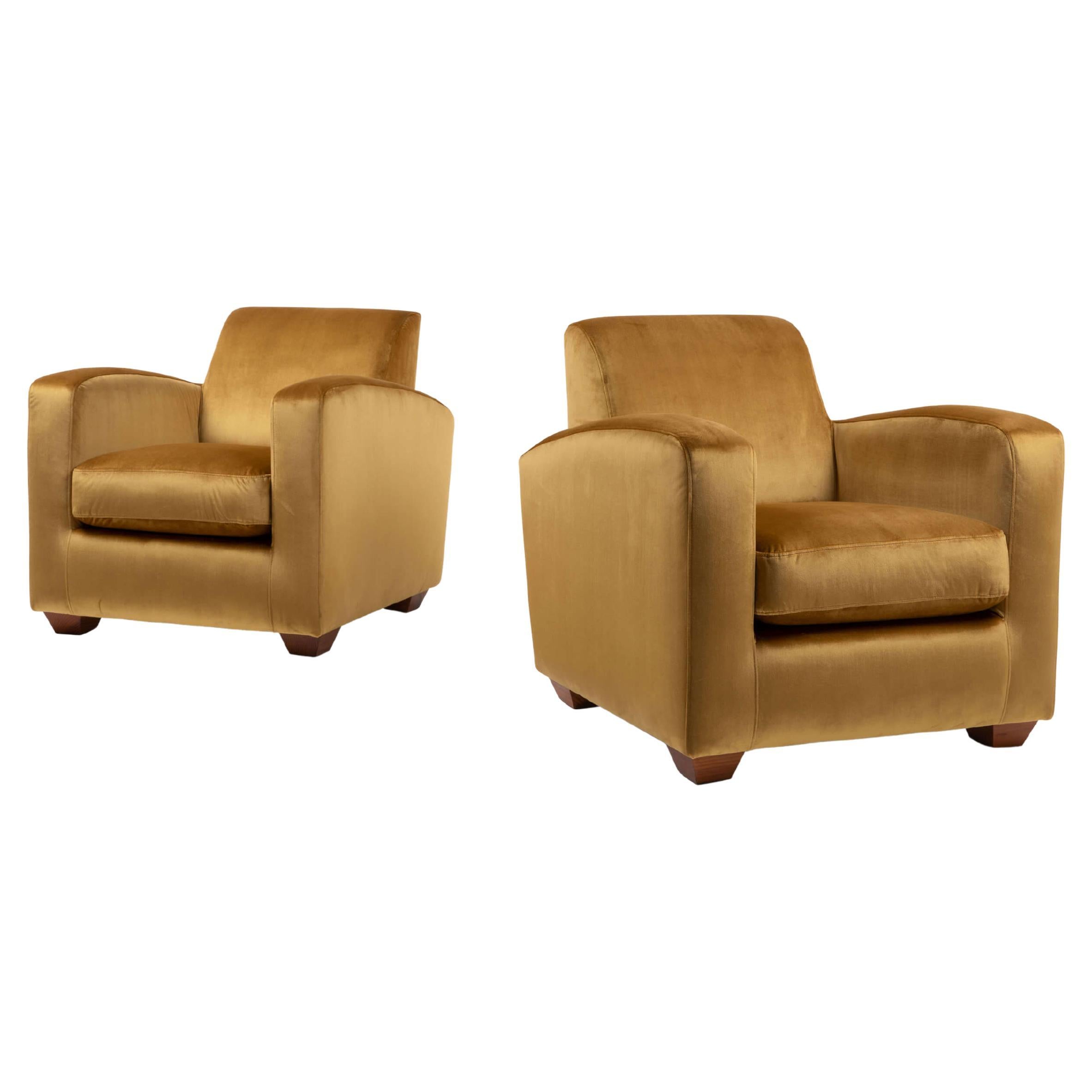 Pair of French Art Deco Club Chairs in Walnut Wood with Silk Velvet Upholstery en vente