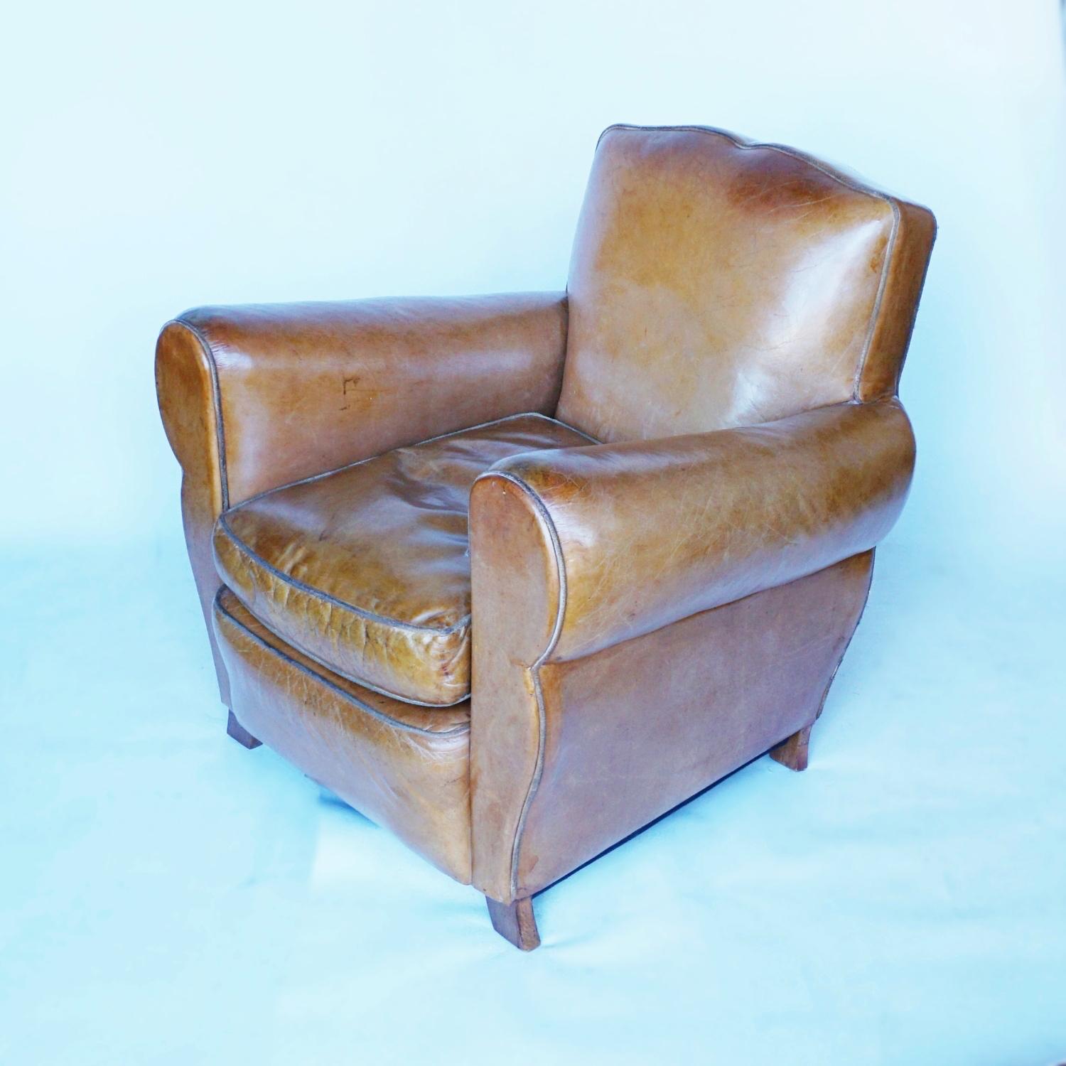 Pair of French Art Deco Club Chairs Upholstered in Brown Leather Circa 1940 In Good Condition In Forest Row, East Sussex