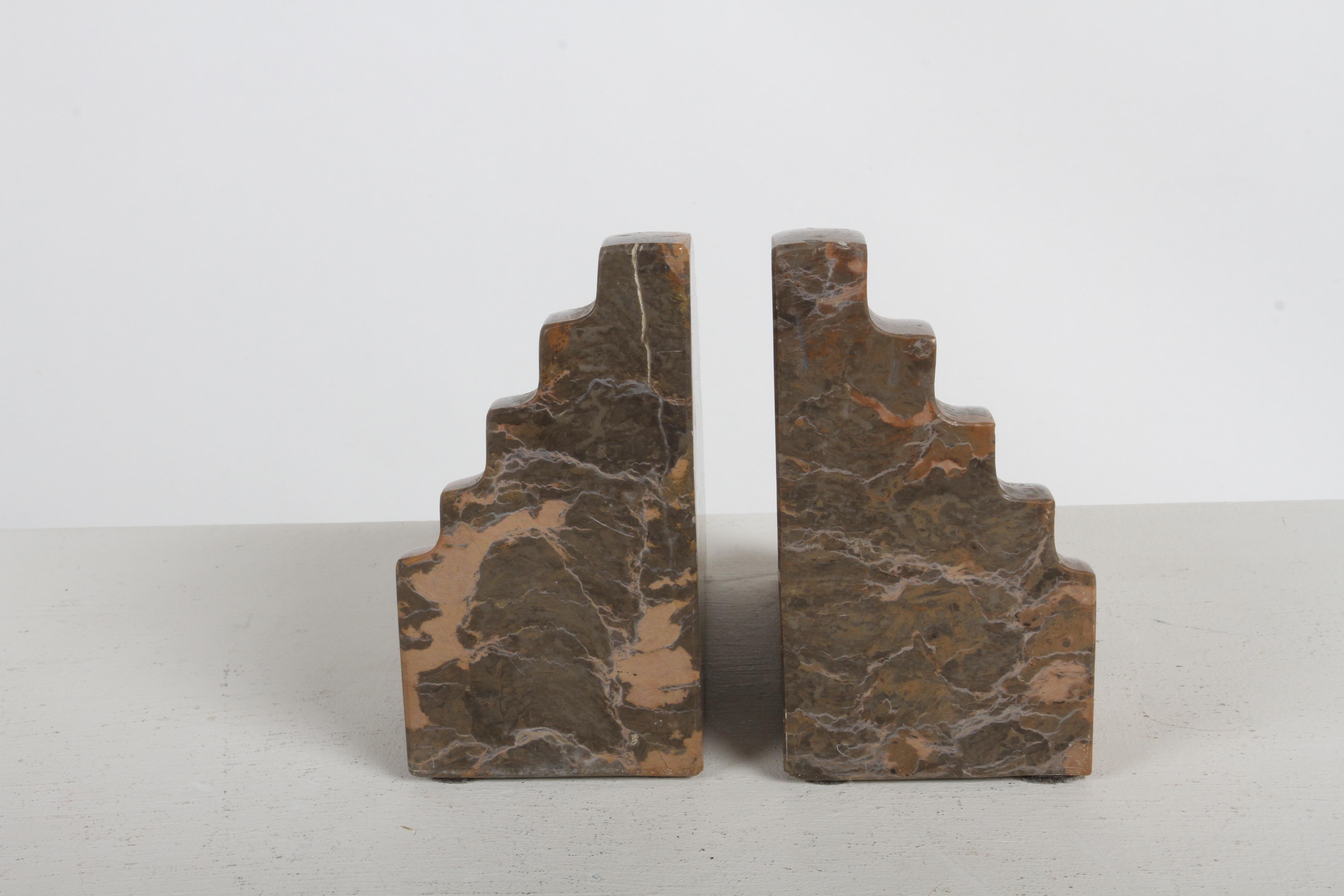 Paire de serre-livres en marbre cintré en forme de cascade concentrique Art Déco français en vente 6