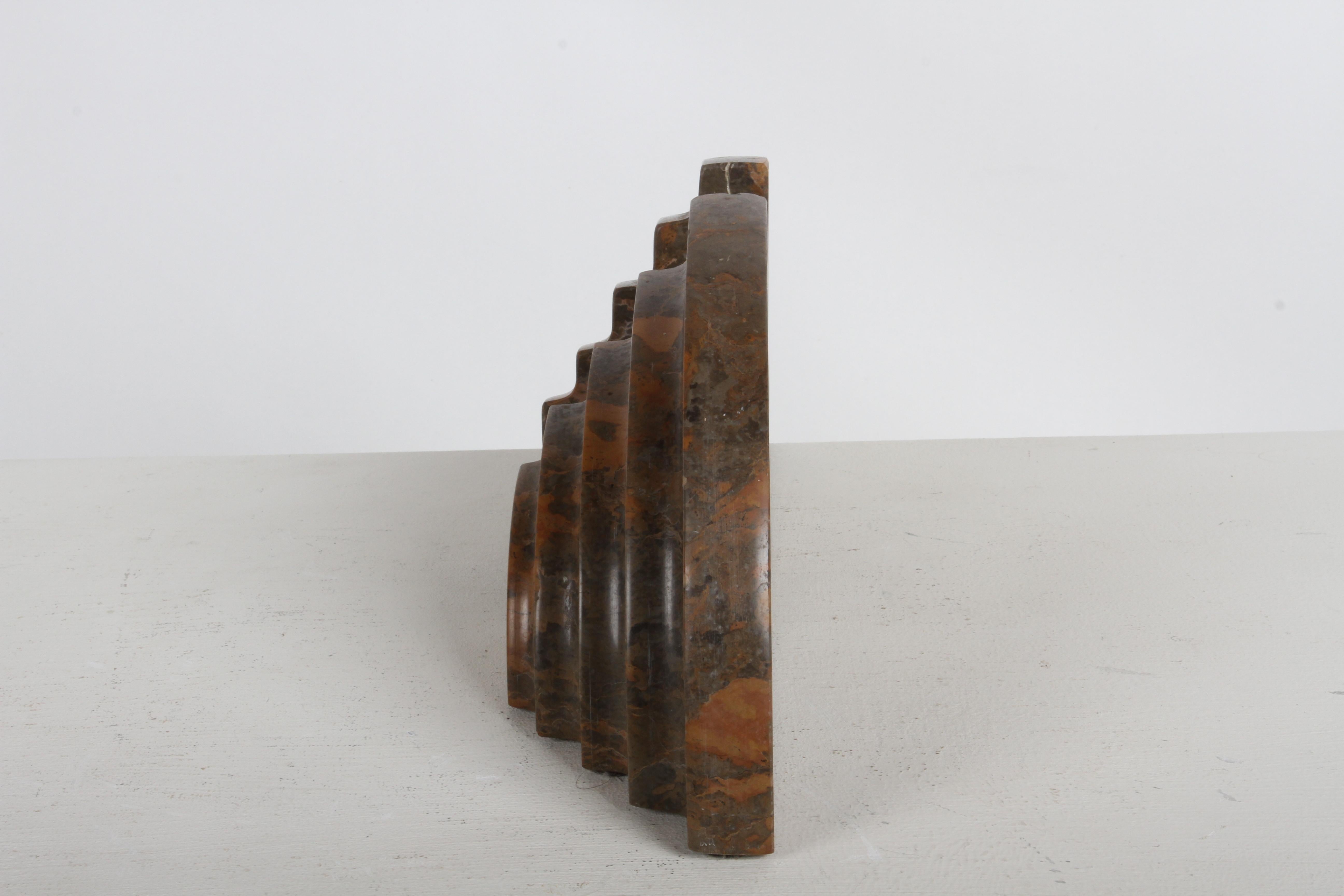 Paire de serre-livres en marbre cintré en forme de cascade concentrique Art Déco français en vente 2