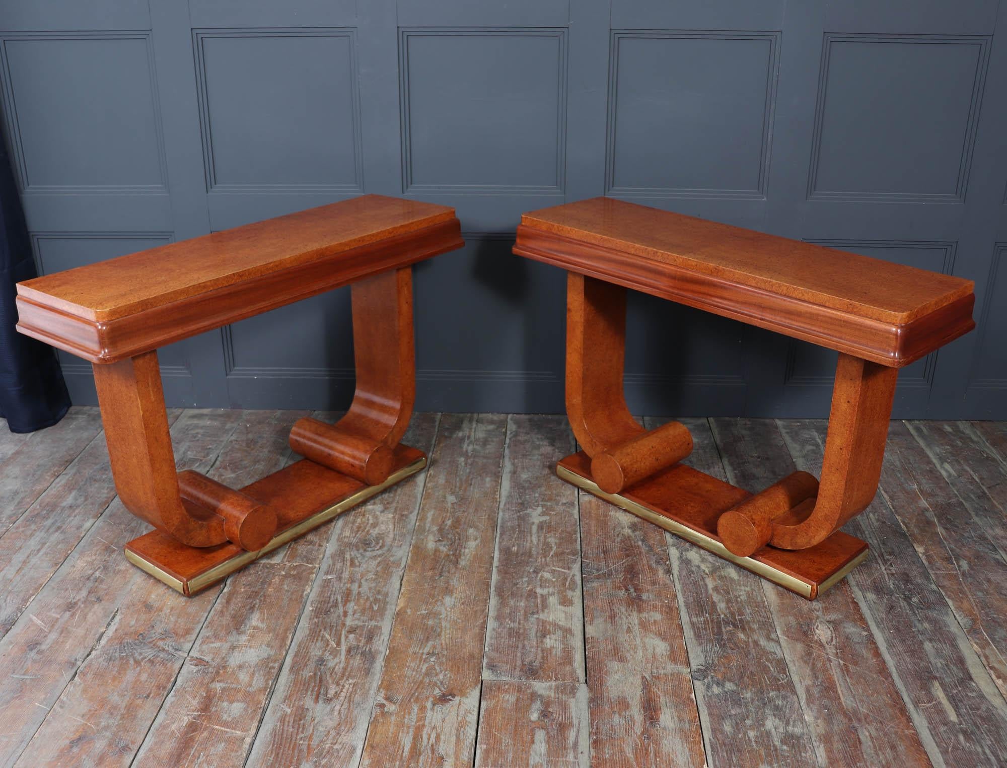 Pair of French Art Deco Console Tables in Amboyna c1925 For Sale 7