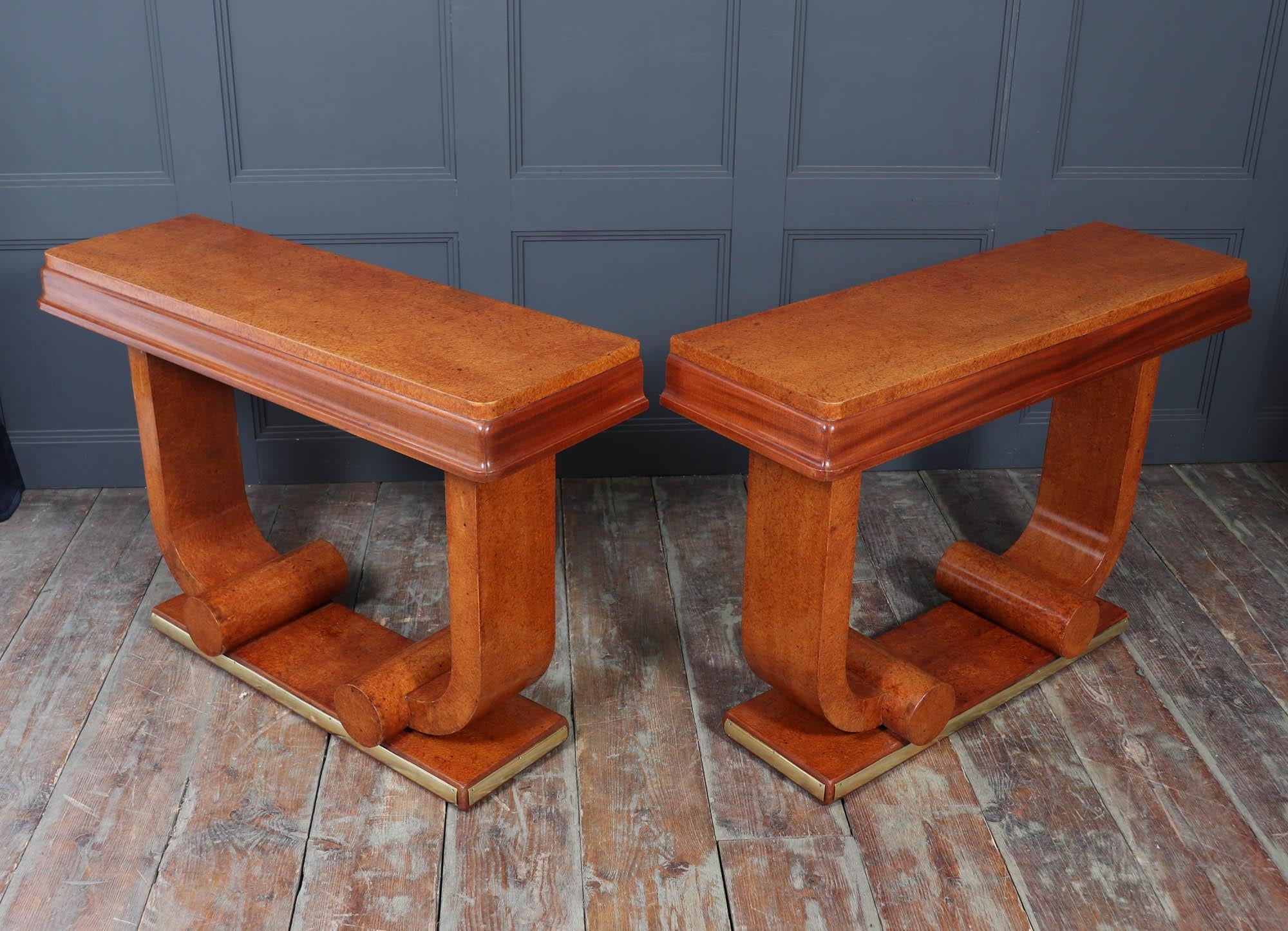 Pair of French Art Deco Console Tables in Amboyna c1925 For Sale 8