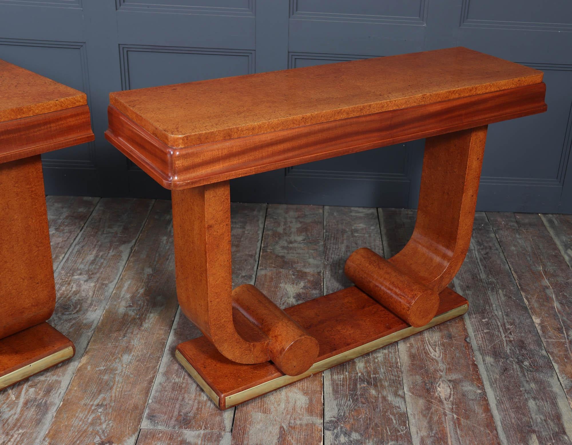 Pair of French Art Deco Console Tables in Amboyna c1925 For Sale 10