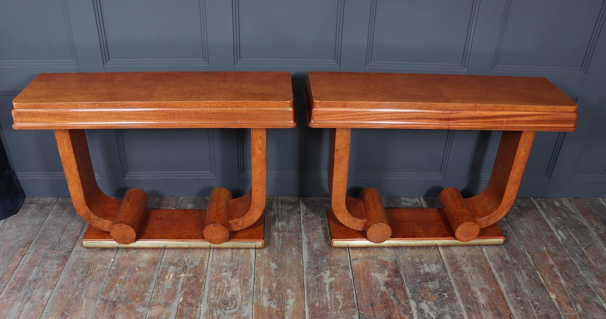 Pair of French Art Deco Console Tables in Amboyna c1925 For Sale 3