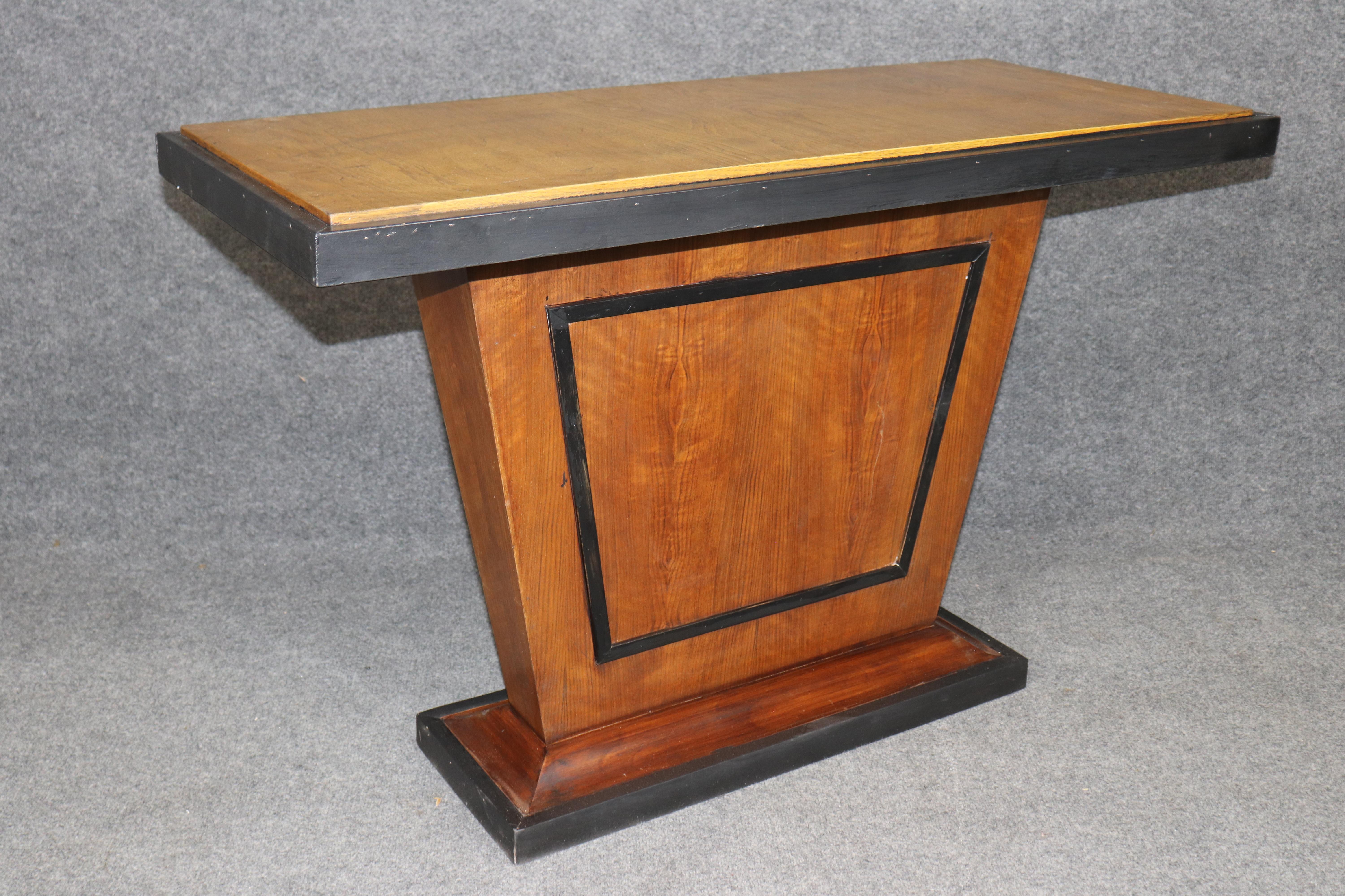 Pair of French Art Deco Console Tables in the Manner of Ruhlmann For Sale 5