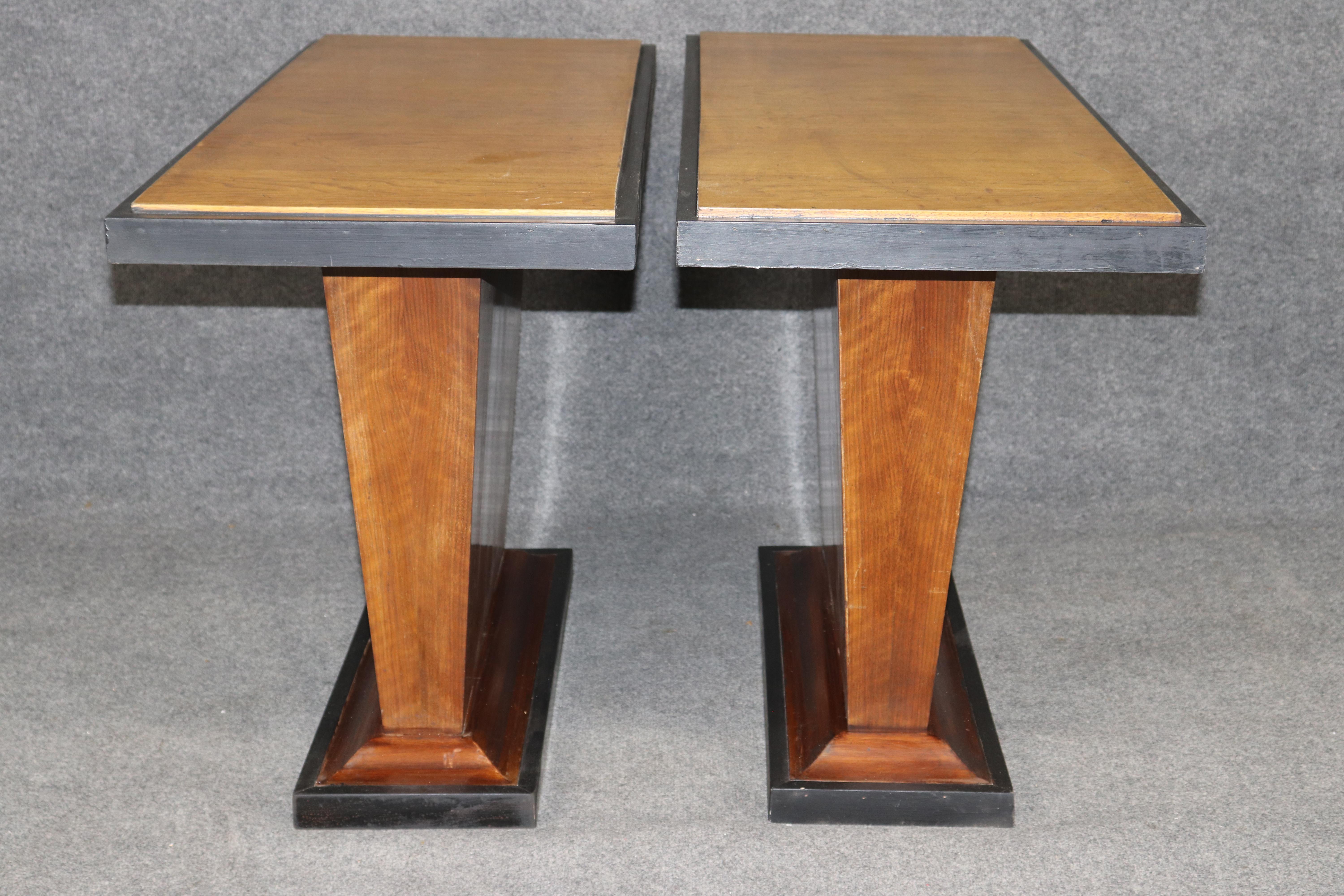 Hand-Carved Pair of French Art Deco Console Tables in the Manner of Ruhlmann For Sale