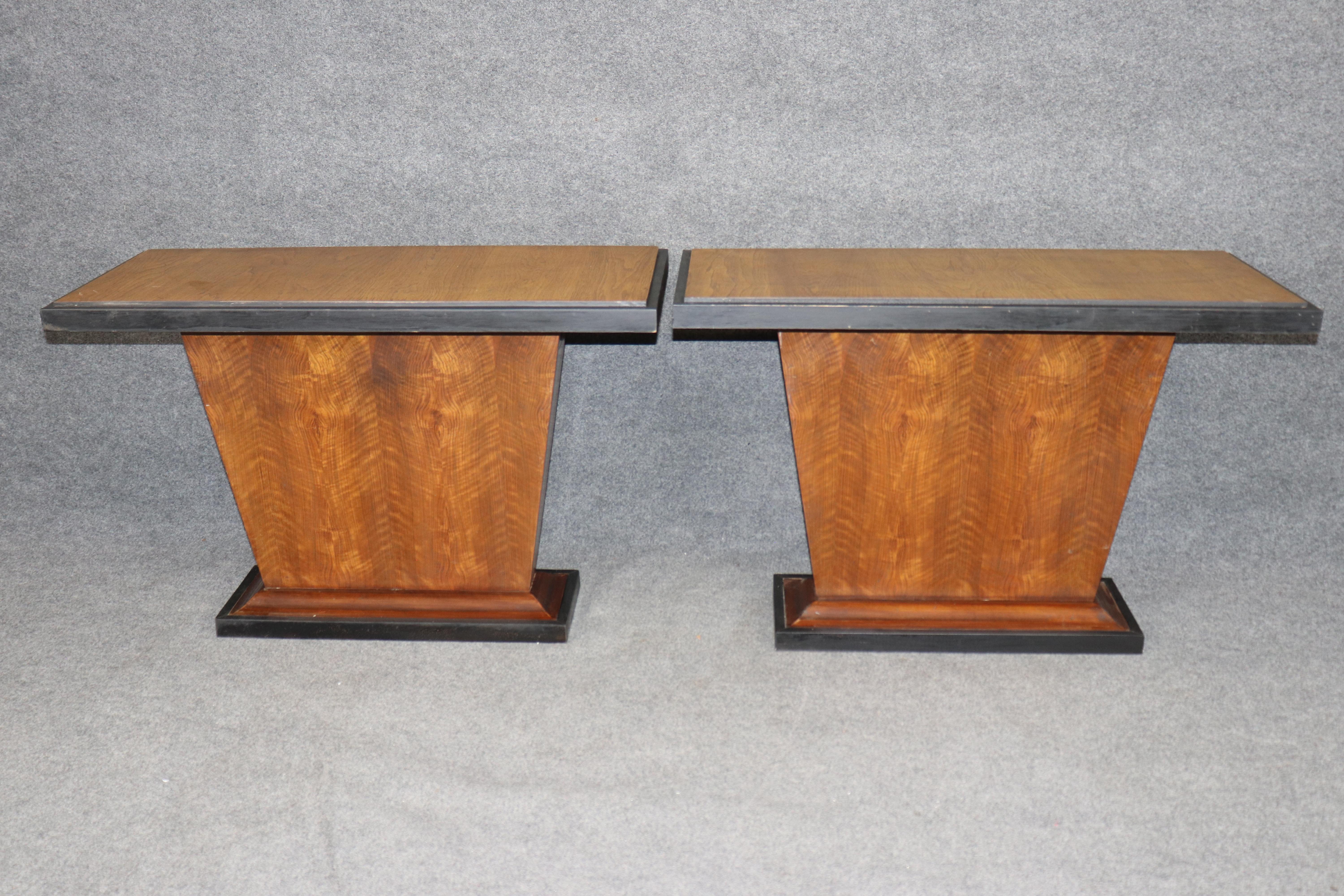 Pair of French Art Deco Console Tables in the Manner of Ruhlmann In Good Condition For Sale In Swedesboro, NJ