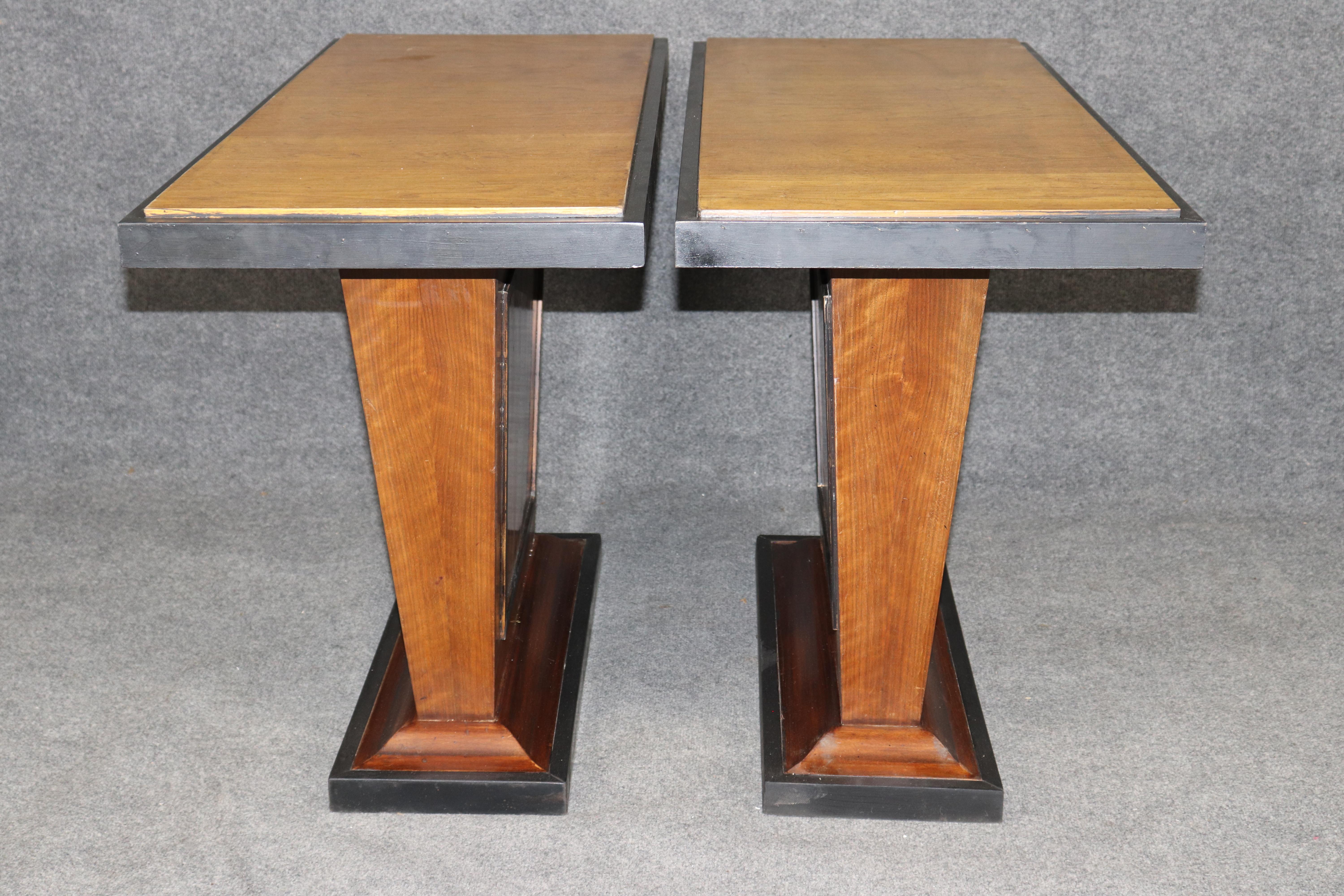 20th Century Pair of French Art Deco Console Tables in the Manner of Ruhlmann For Sale