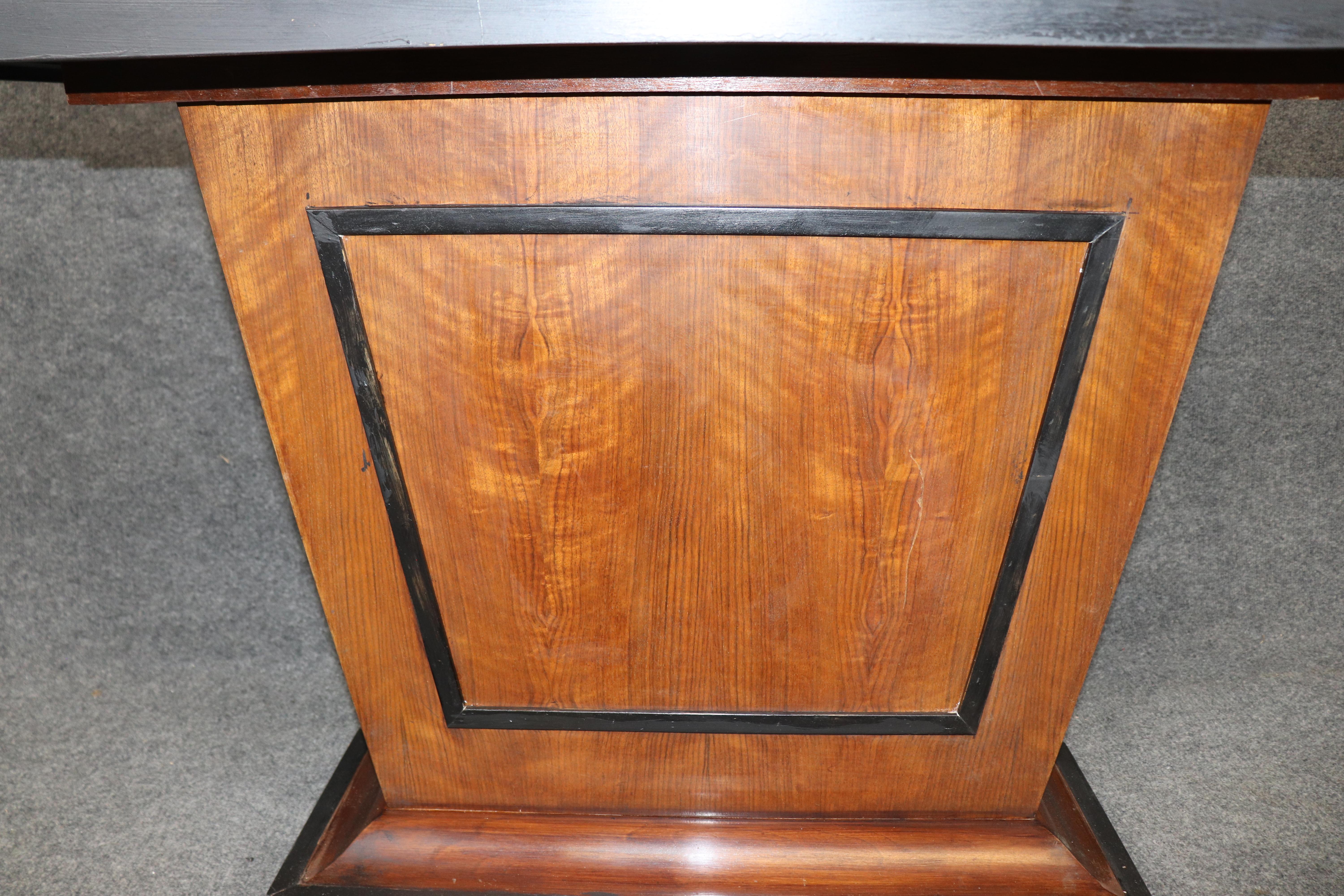Pair of French Art Deco Console Tables in the Manner of Ruhlmann For Sale 3