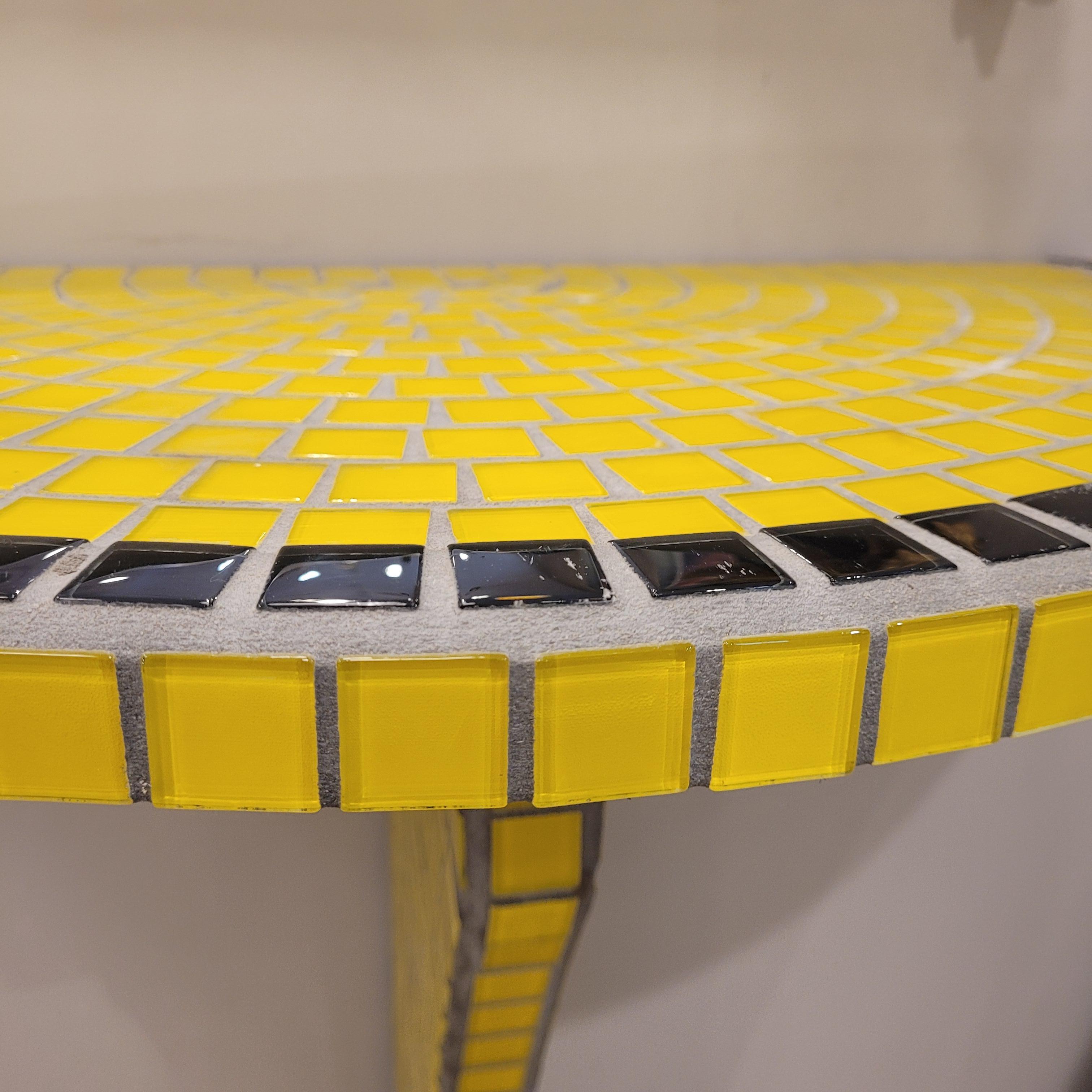 Paire de consoles art déco françaises, verre jaune et noir, consoles murales. en vente 7