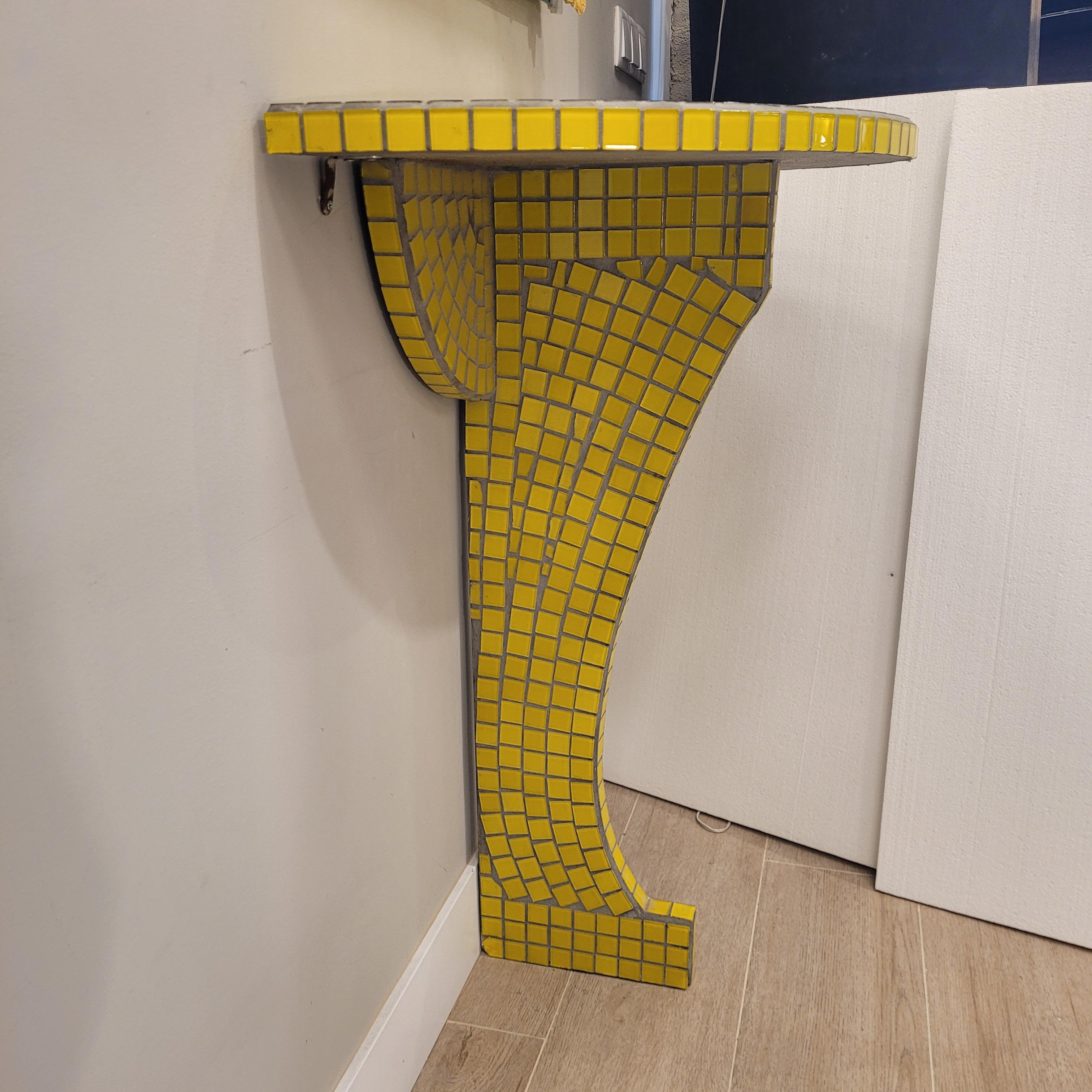 Paire de consoles art déco françaises, verre jaune et noir, consoles murales. en vente 11