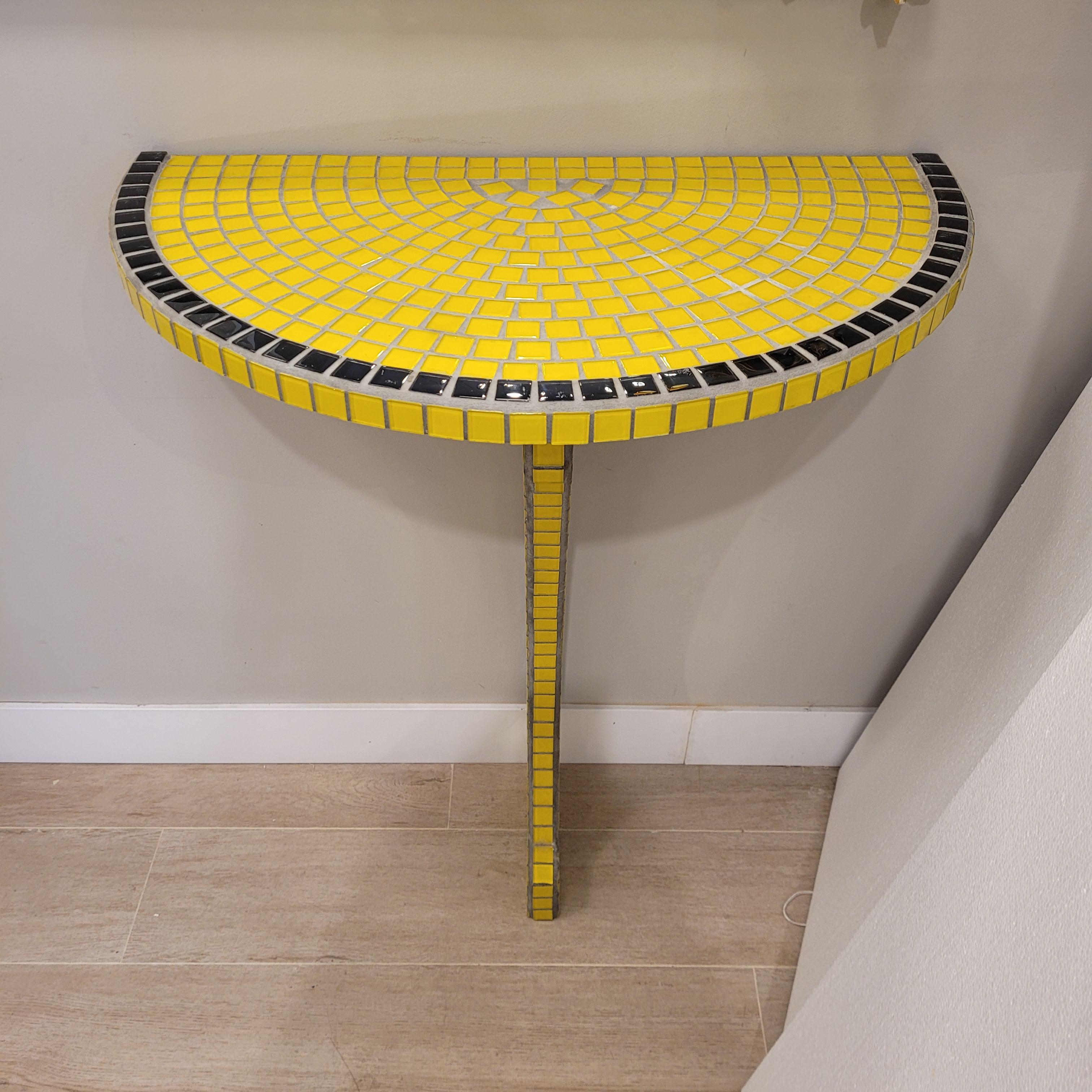 Paire de consoles art déco françaises, verre jaune et noir, consoles murales. en vente 1