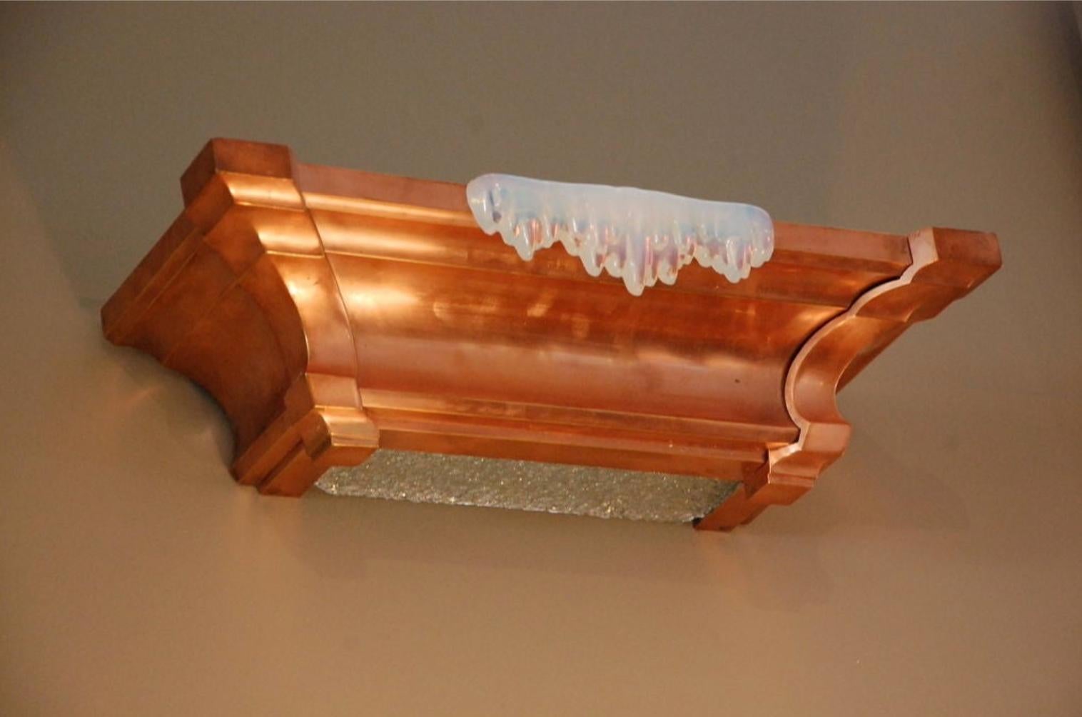 Mid-20th Century Pair of French Art Deco Copper and Opalescent Glass Icicle Sconces by Ezan For Sale