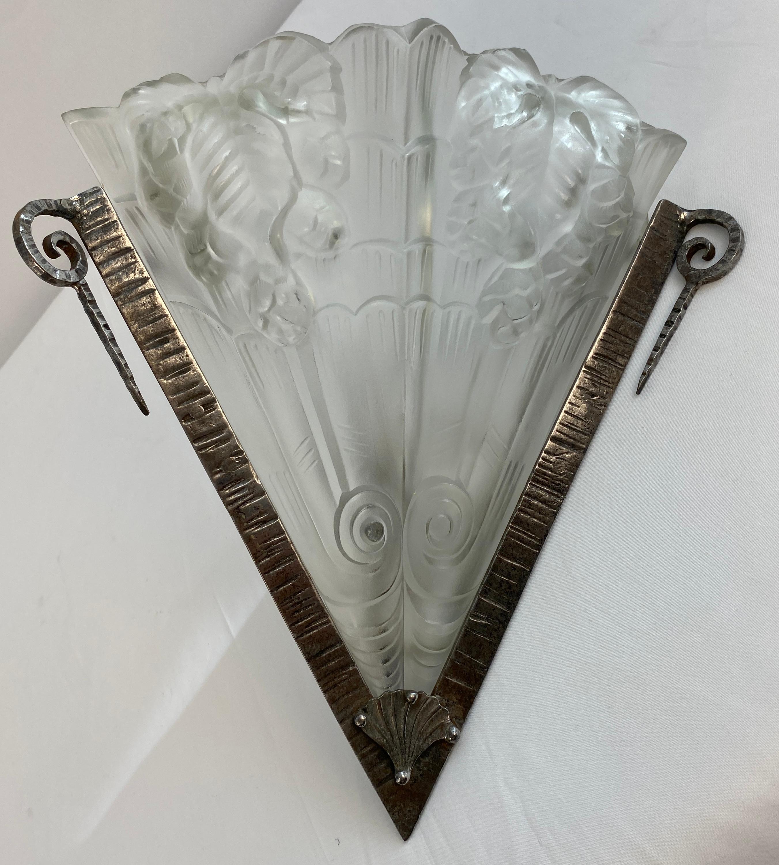 Pressed Pair of French Art Deco Corner Wall Sconces by Noverdy For Sale