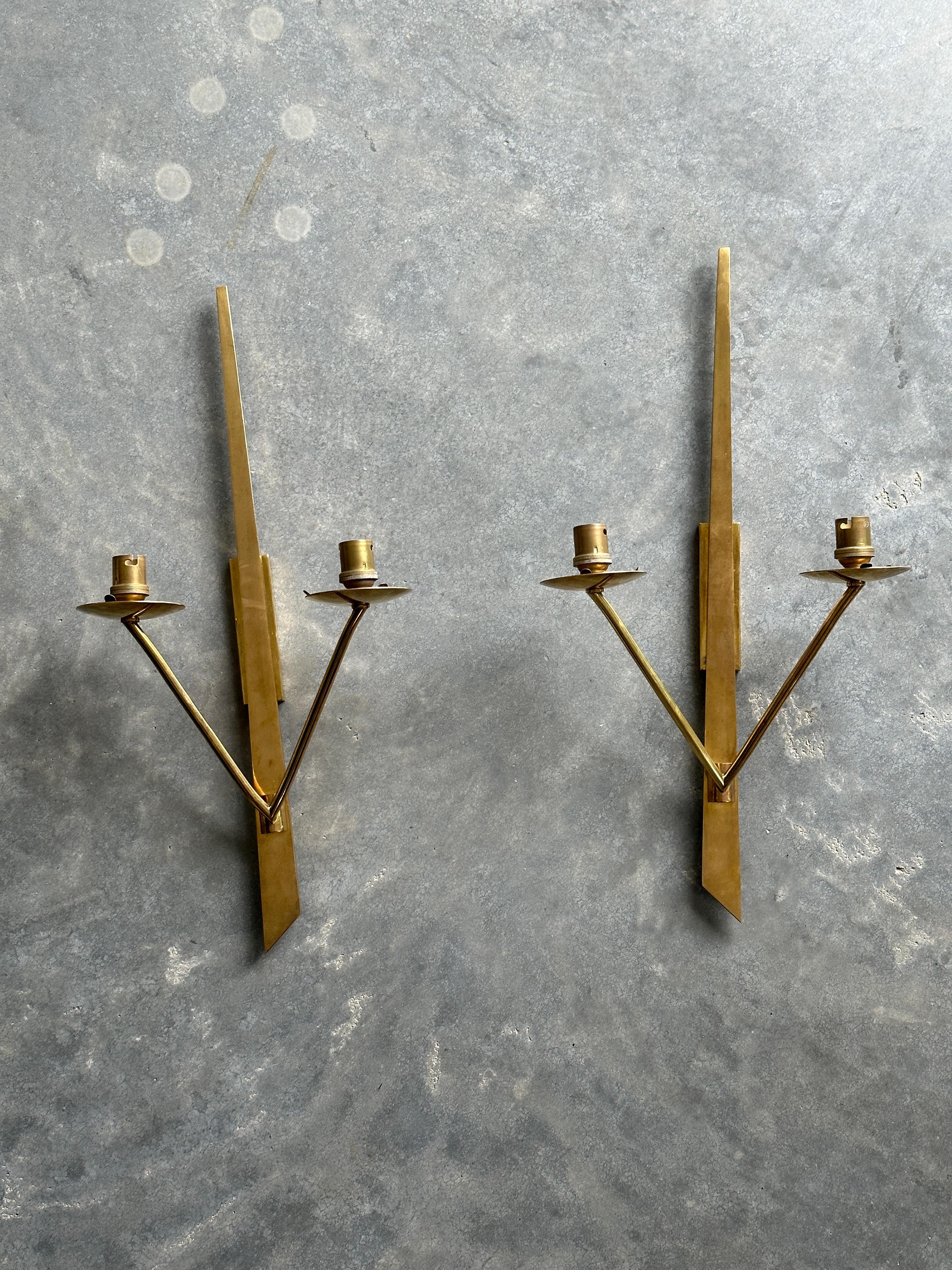 Pair of French Art Deco double bronze sconces by Lunel In Good Condition For Sale In Kleinburg, ON