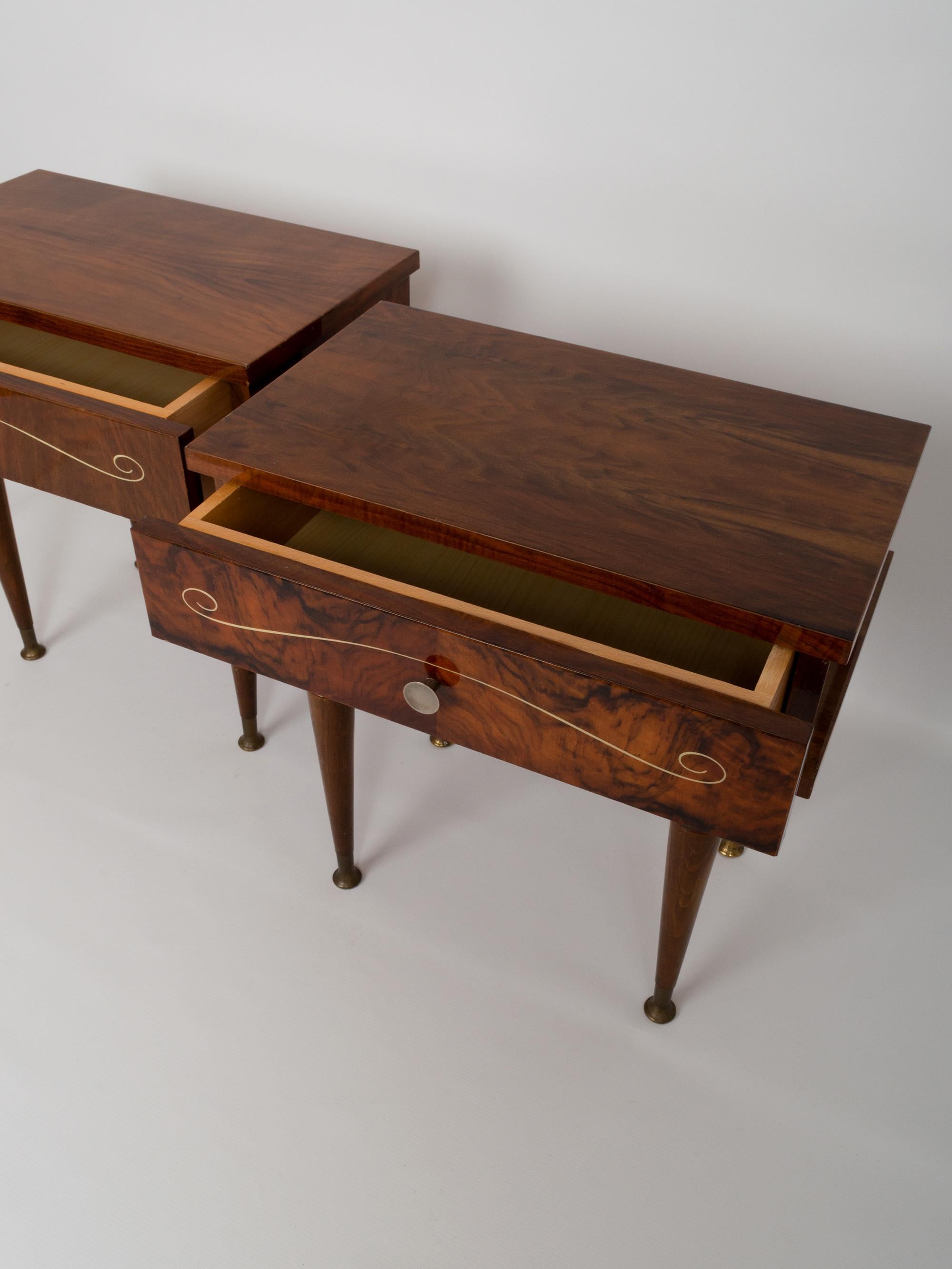 Pair of French Art Deco Figured Walnut Nightstands Bedside Cabinets, circa 1960 In Good Condition For Sale In London, GB