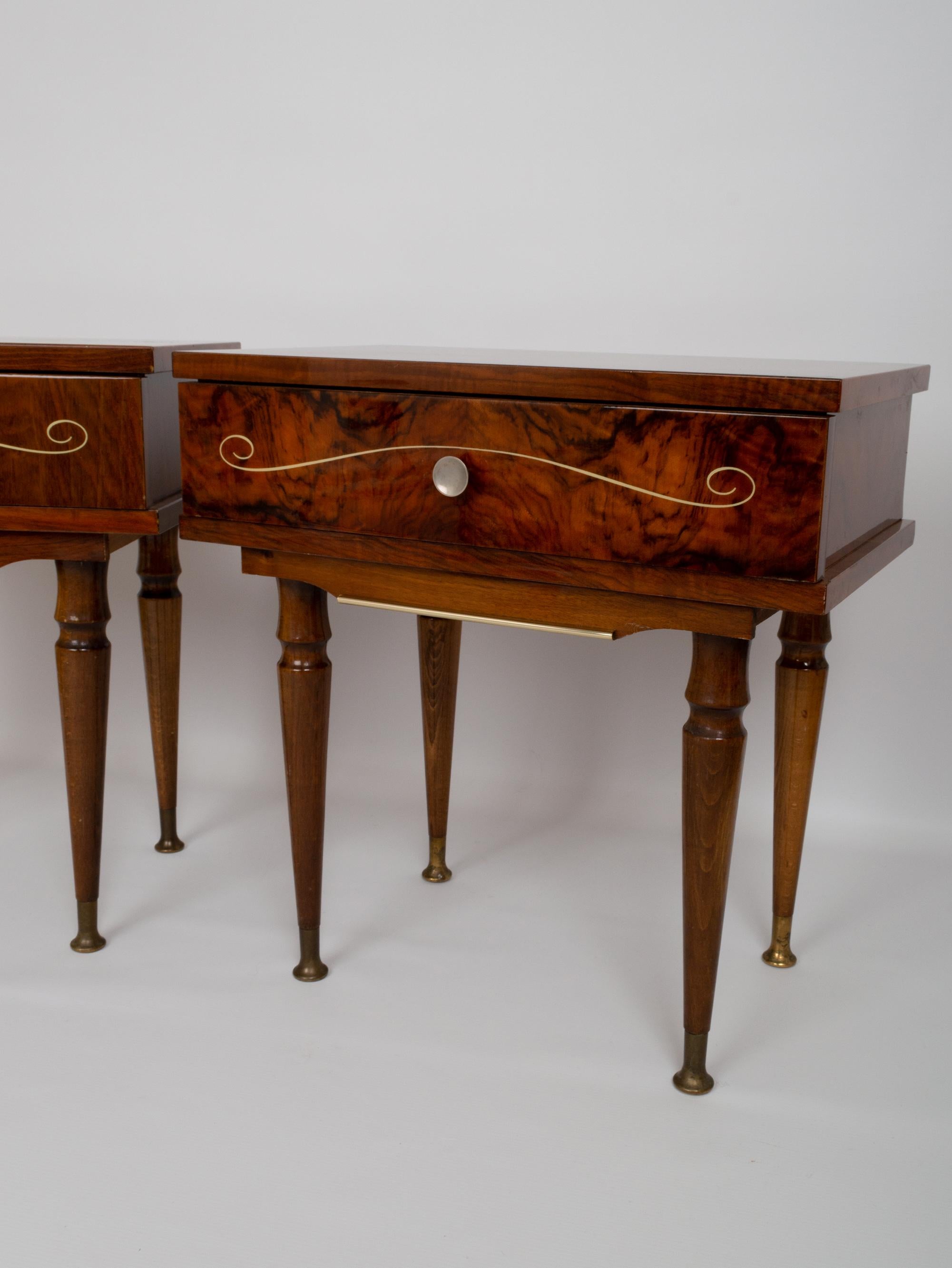 Pair of French Art Deco Figured Walnut Nightstands Bedside Cabinets, circa 1960 For Sale 1