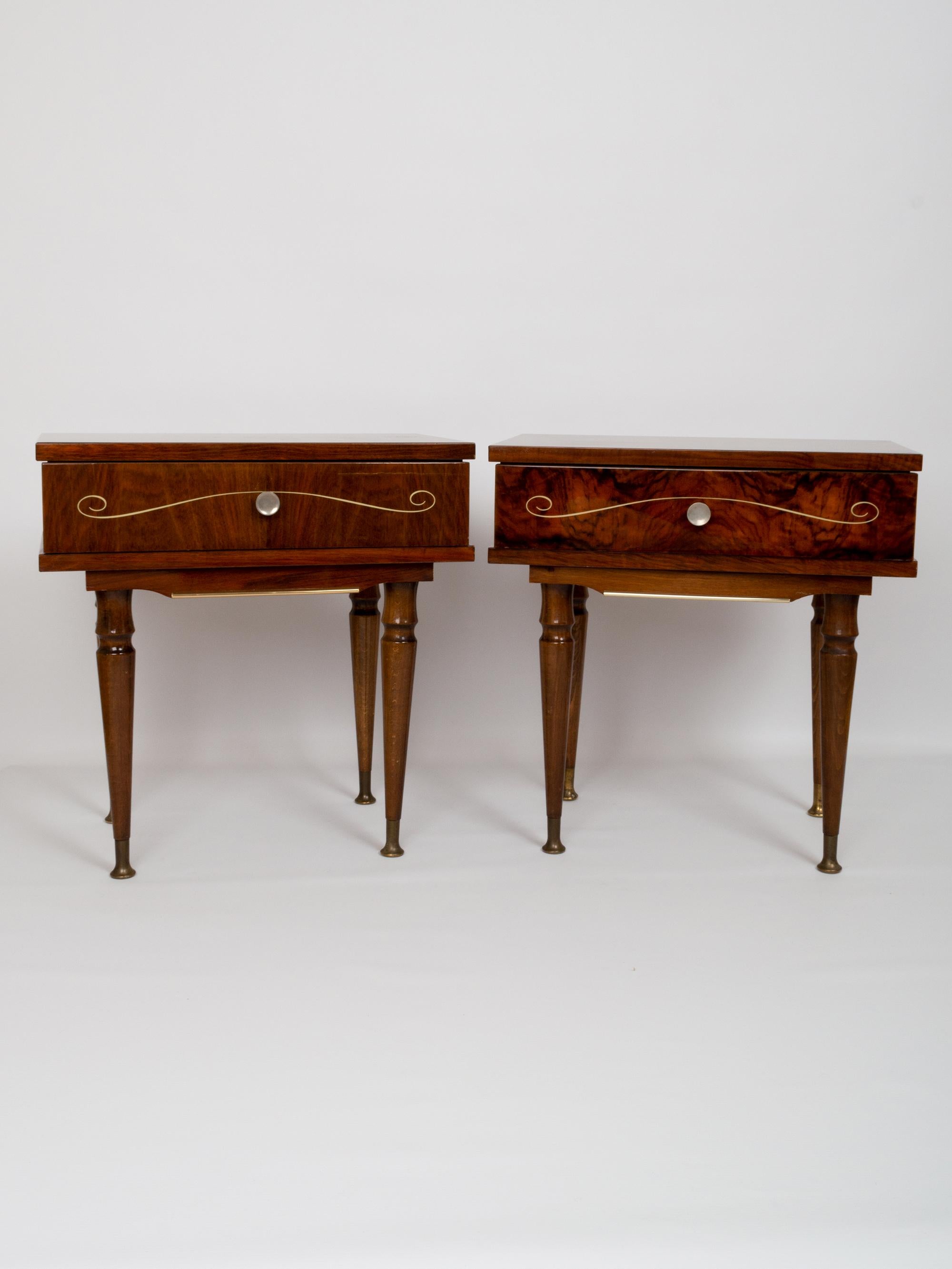 Pair of French Art Deco Figured Walnut Nightstands Bedside Cabinets, circa 1960 For Sale 4