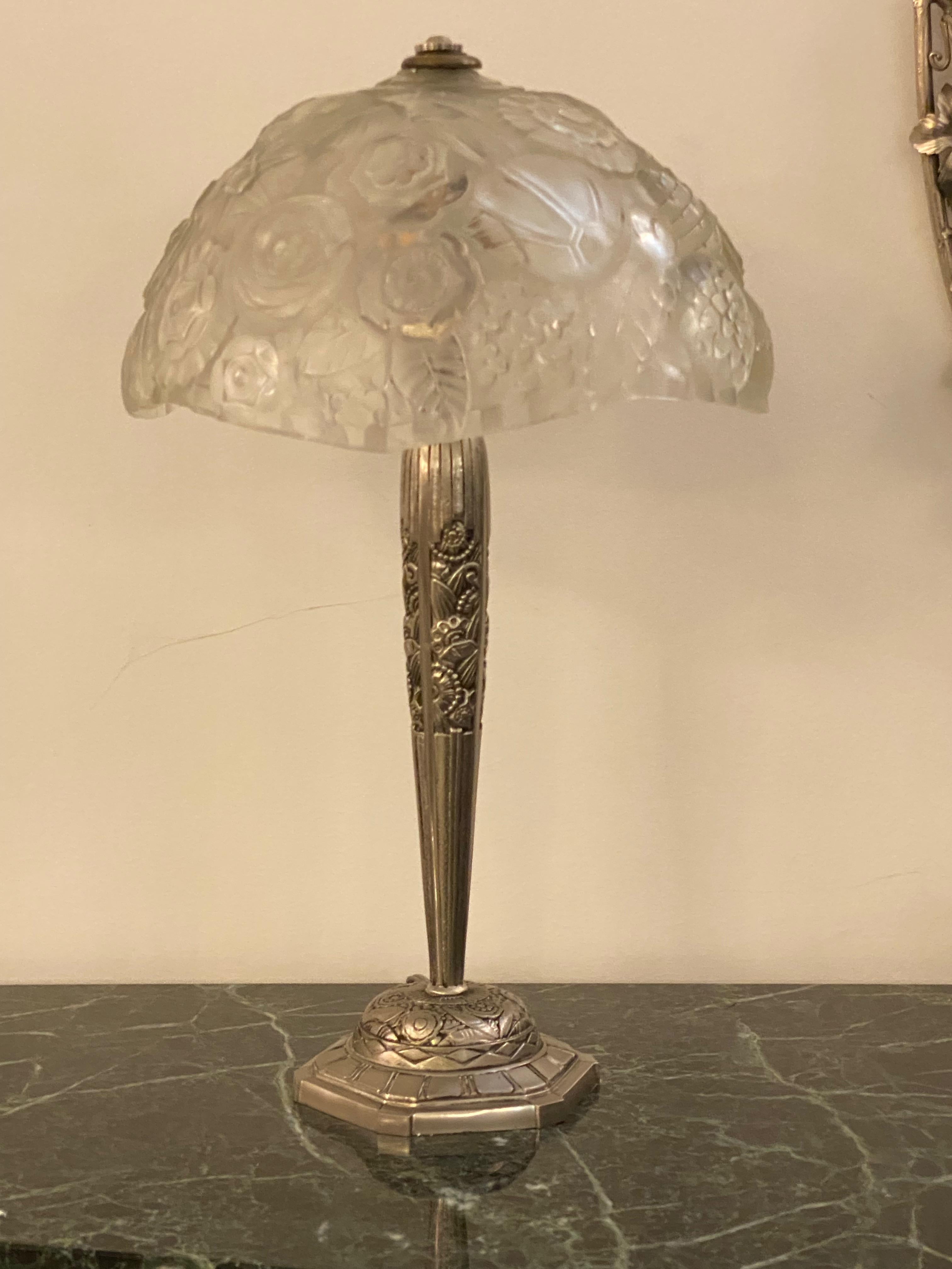 Glass Pair of French Art Deco Floral Table Lamps Signed by Sabino 
