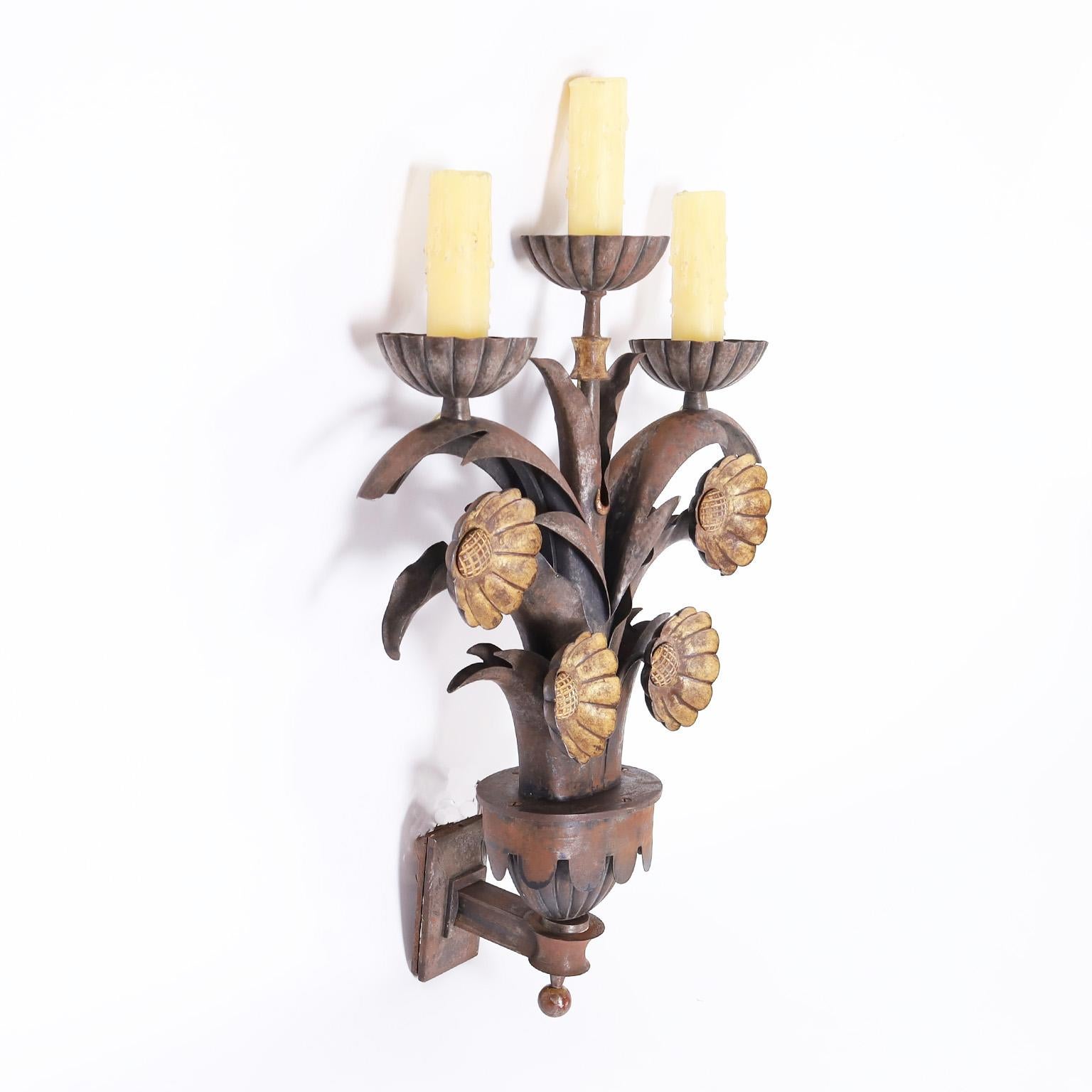 Pair of French Art Deco Floral Wall Sconces In Good Condition For Sale In Palm Beach, FL