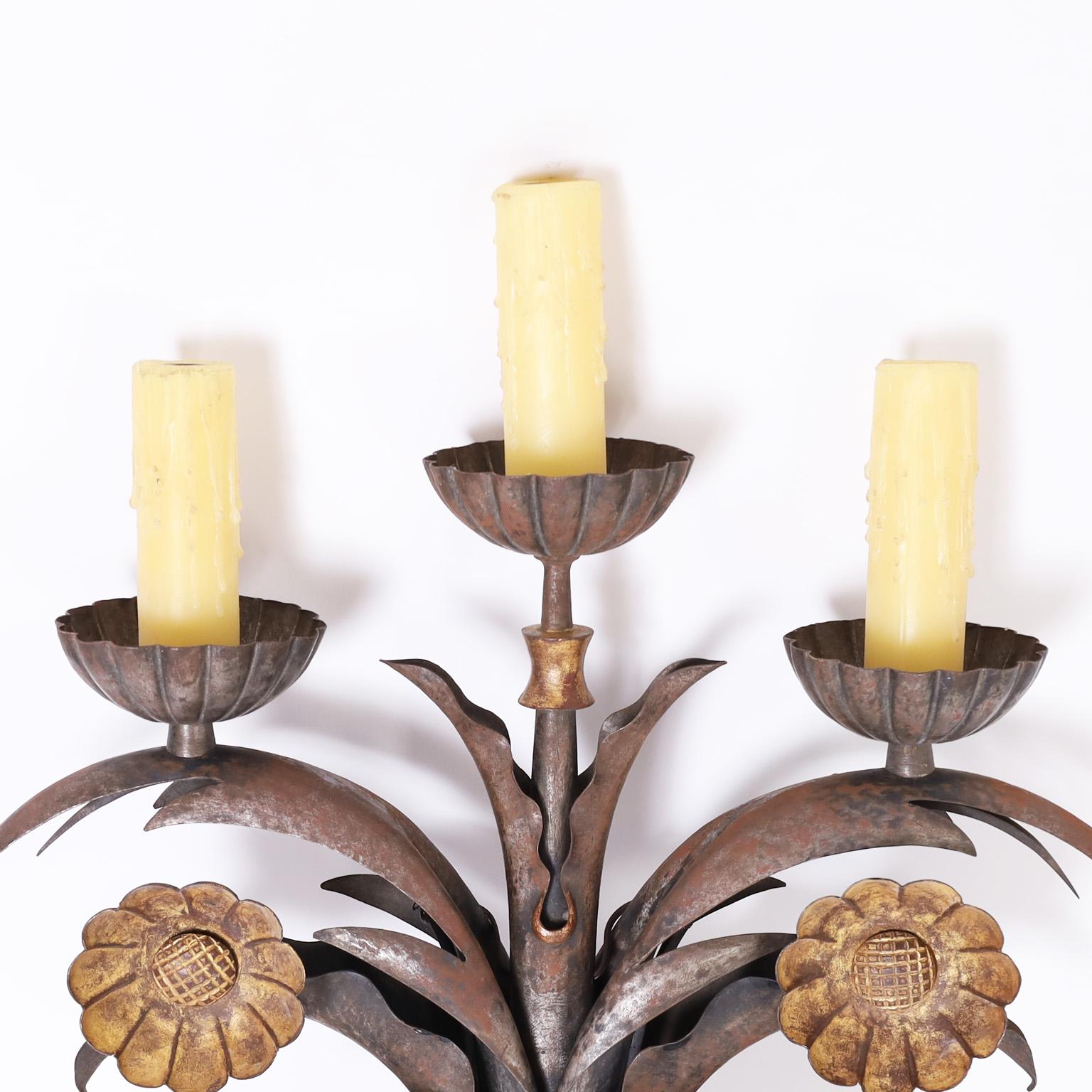 20th Century Pair of French Art Deco Floral Wall Sconces For Sale