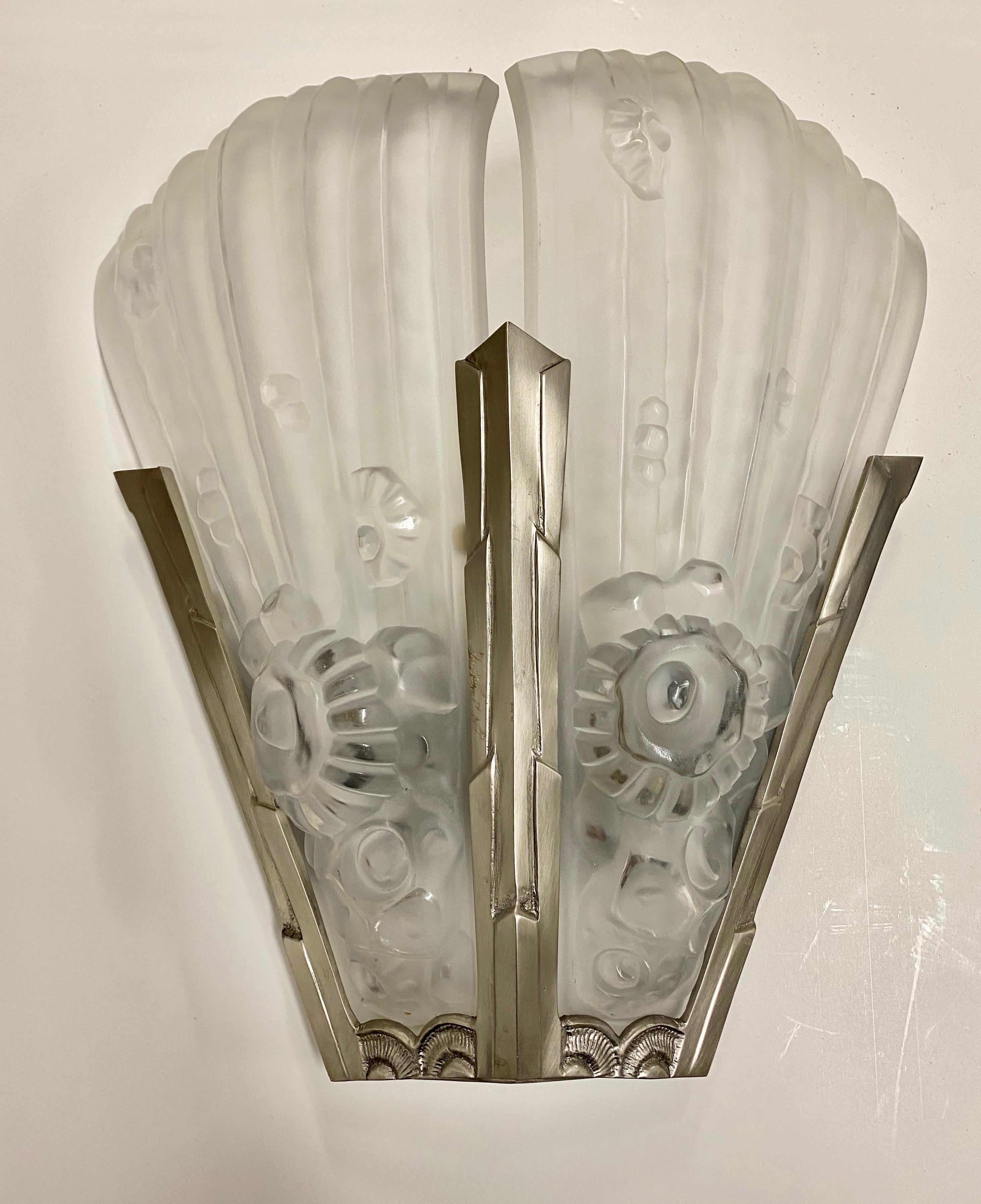 Glass Pair of French Art Deco Gênet et Michon Wall Sconces For Sale