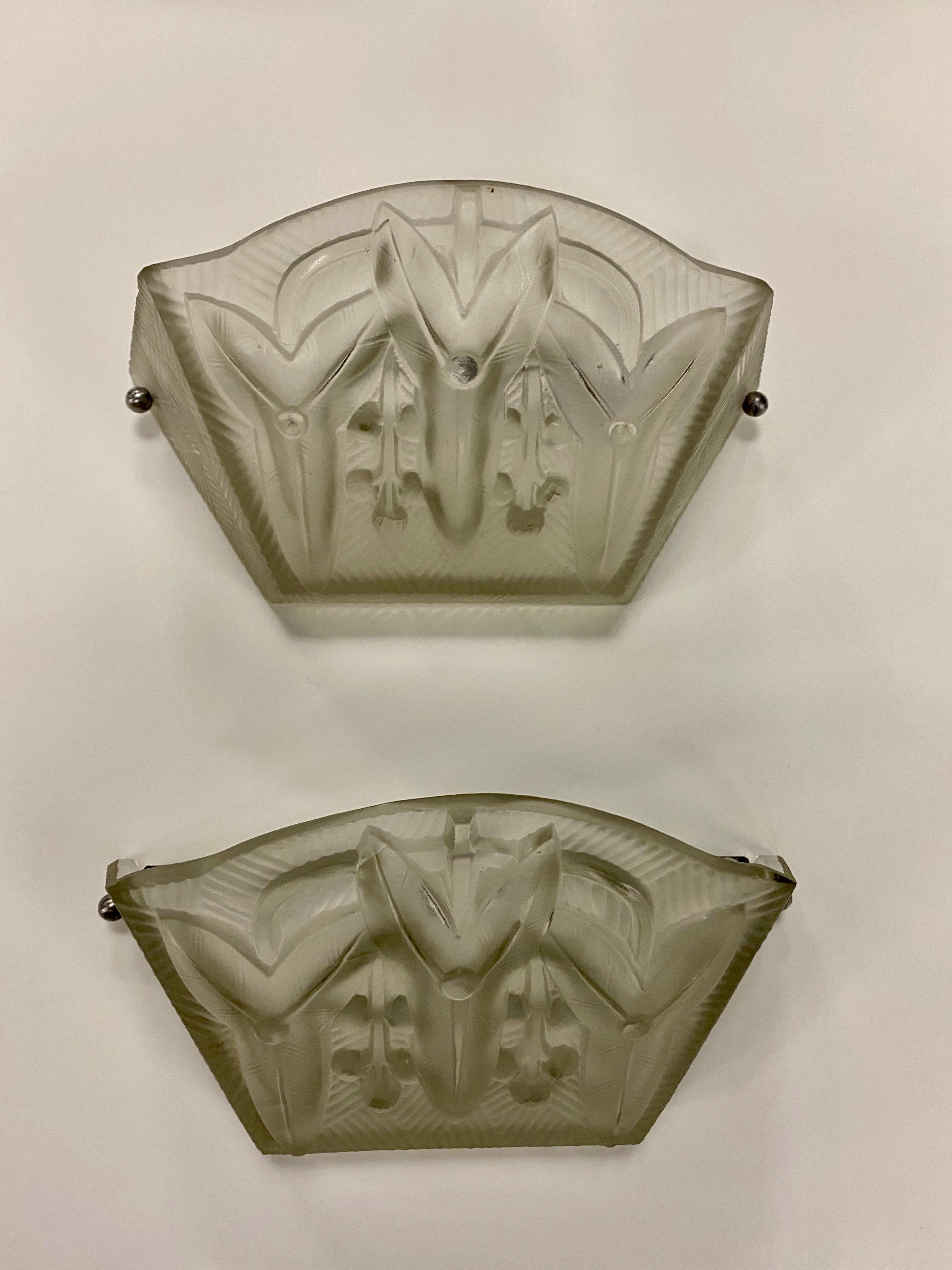 Pair of French Art Deco Geometric Sconces Signed by Noverdy In Good Condition For Sale In North Bergen, NJ