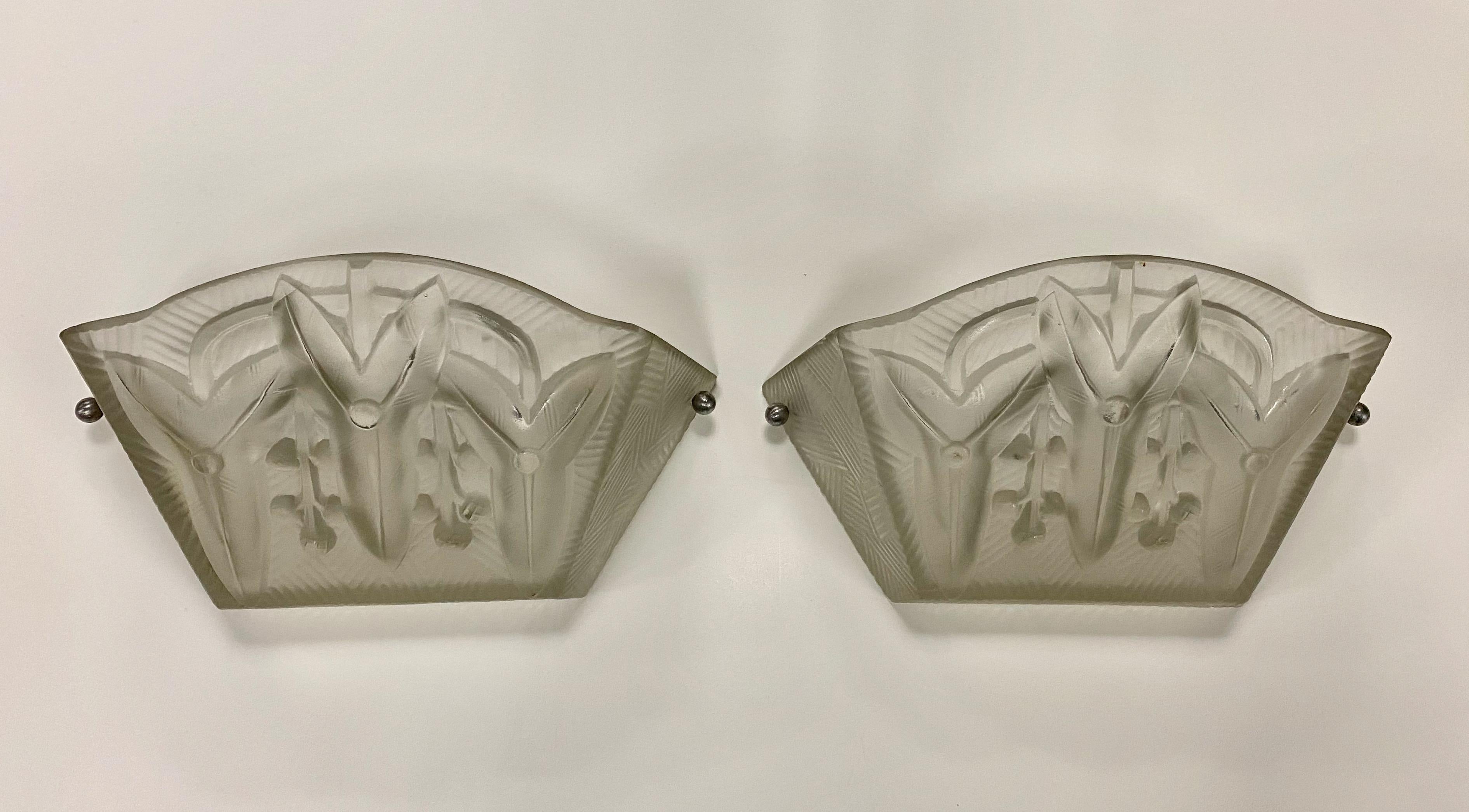 Pair of French Art Deco Geometric Sconces Signed by Noverdy For Sale 4