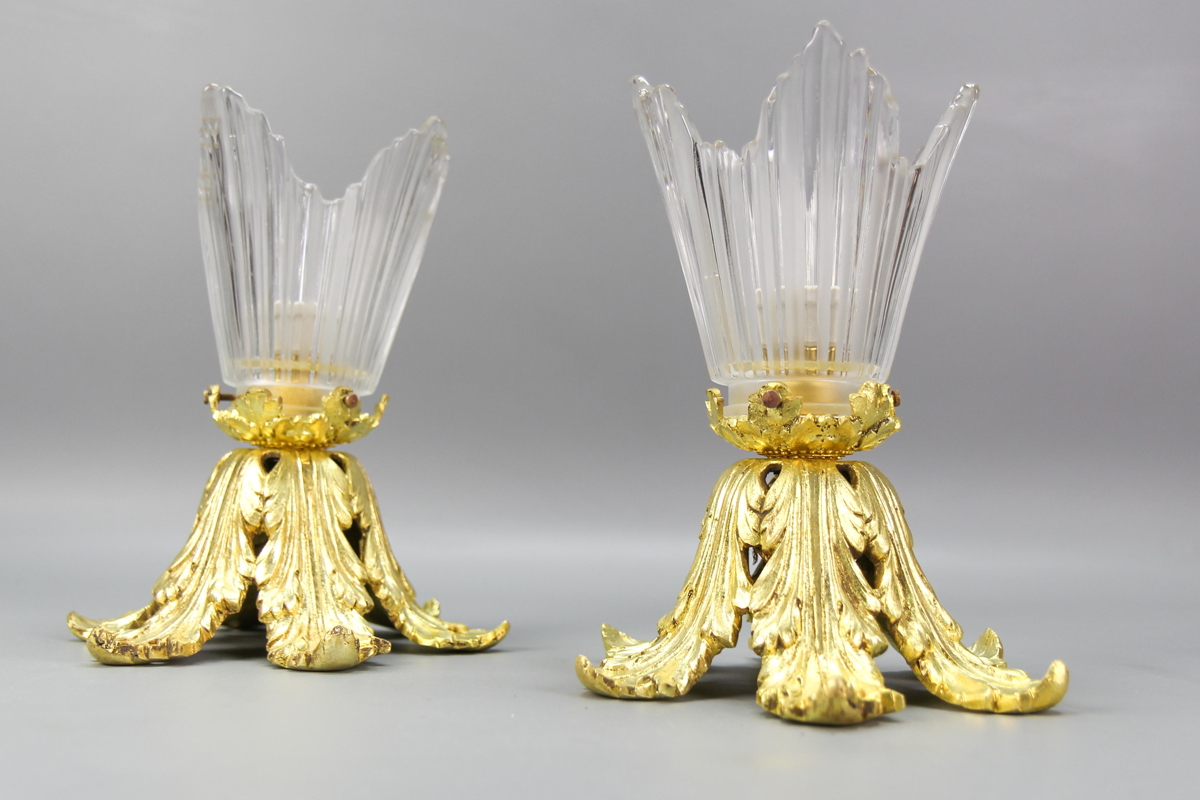 Pair of French Art Deco Gilt Bronze and Clear Glass Ceiling Lights, 1920s For Sale 6