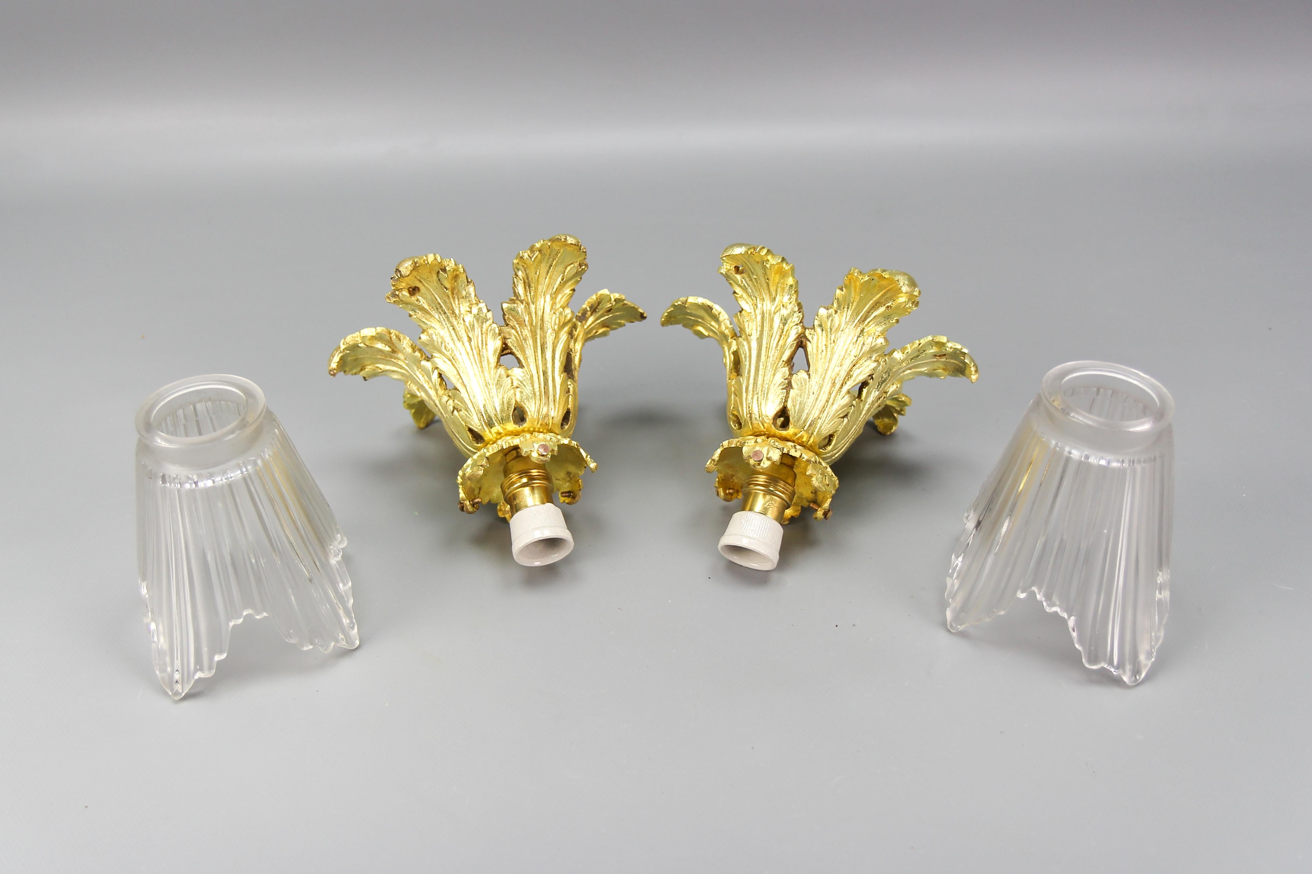 Pair of French Art Deco Gilt Bronze and Clear Glass Ceiling Lights, 1920s For Sale 10