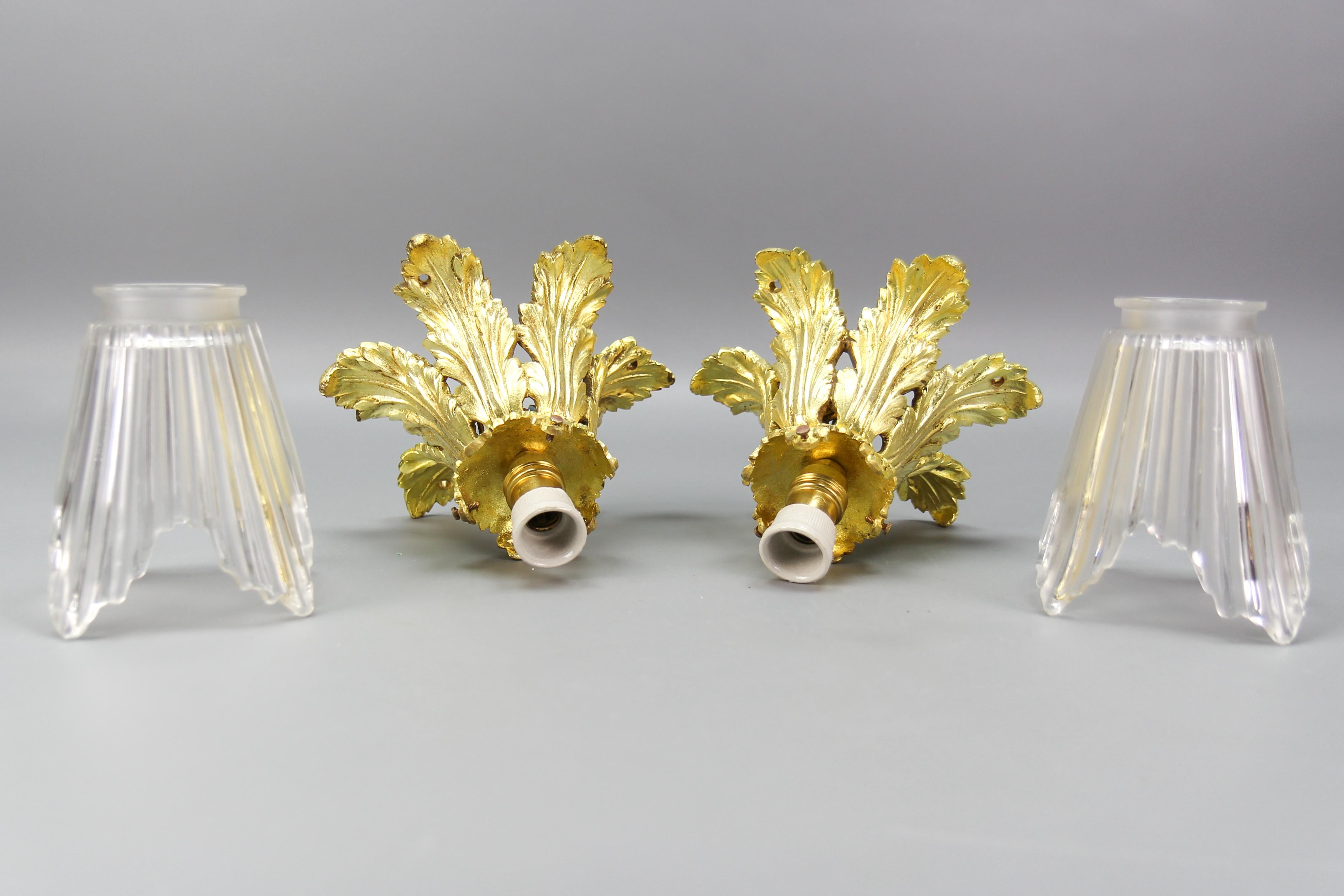 Pair of French Art Deco Gilt Bronze and Clear Glass Ceiling Lights, 1920s For Sale 11