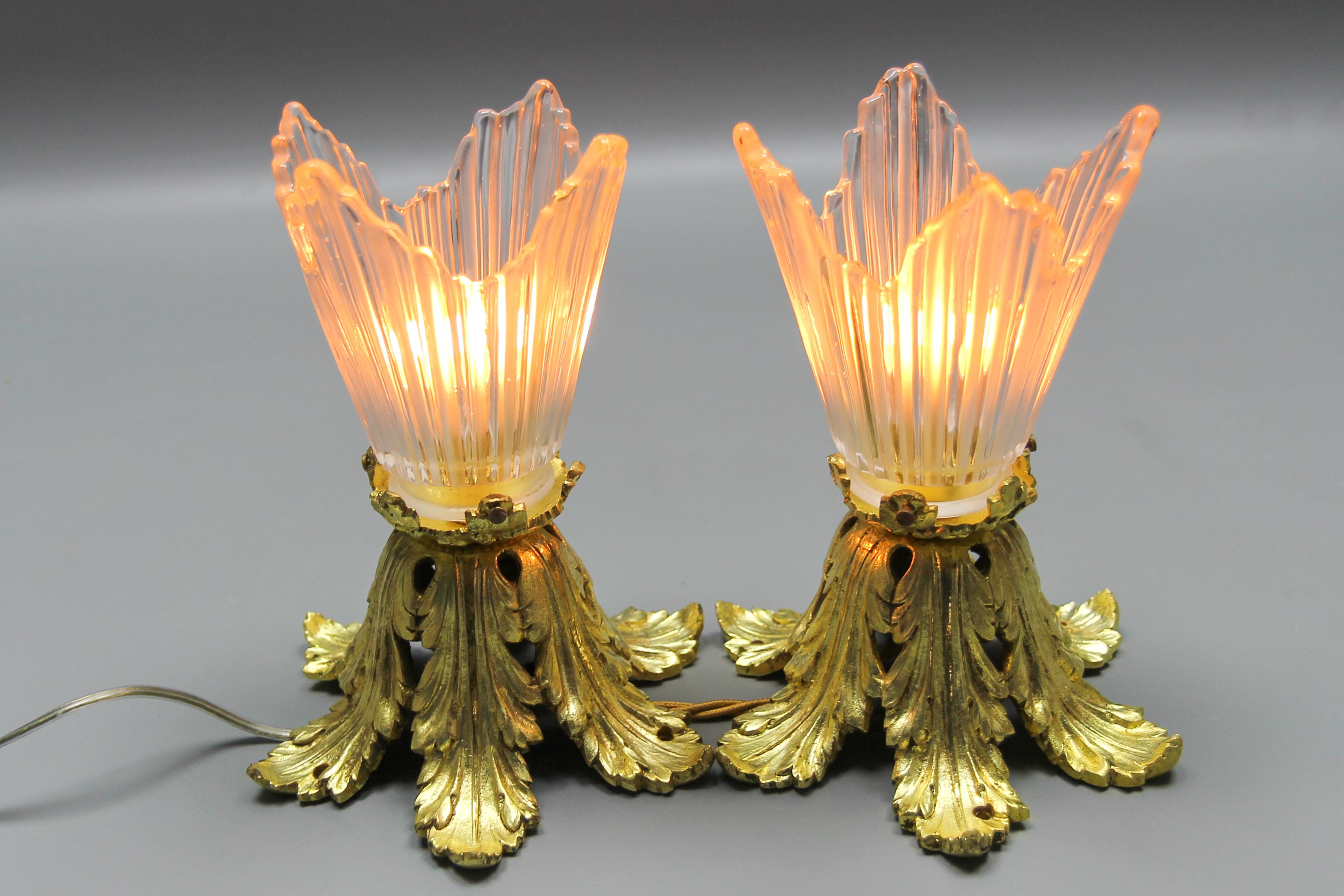 Early 20th Century Pair of French Art Deco Gilt Bronze and Clear Glass Ceiling Lights, 1920s For Sale