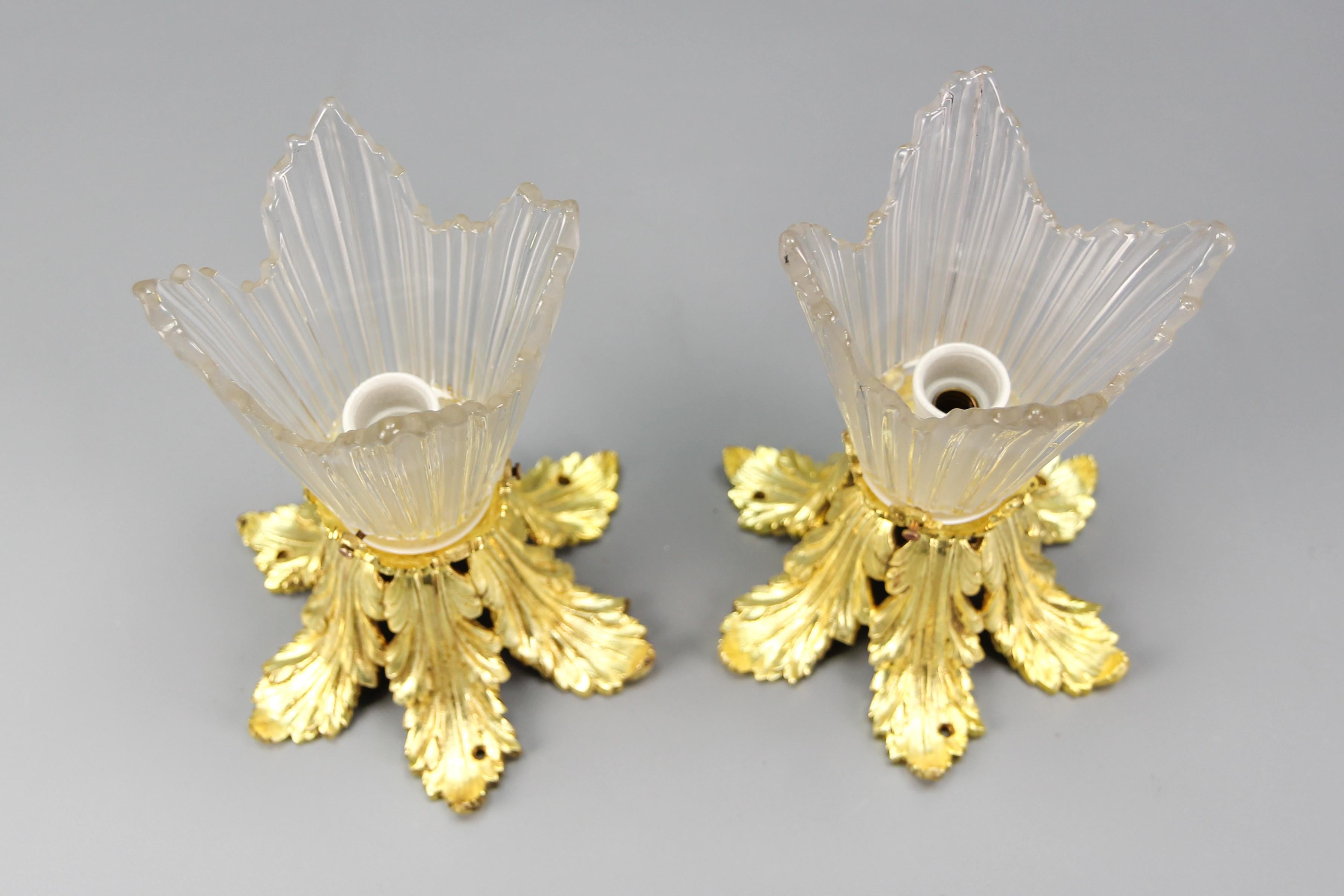 Pair of French Art Deco Gilt Bronze and Clear Glass Ceiling Lights, 1920s For Sale 4