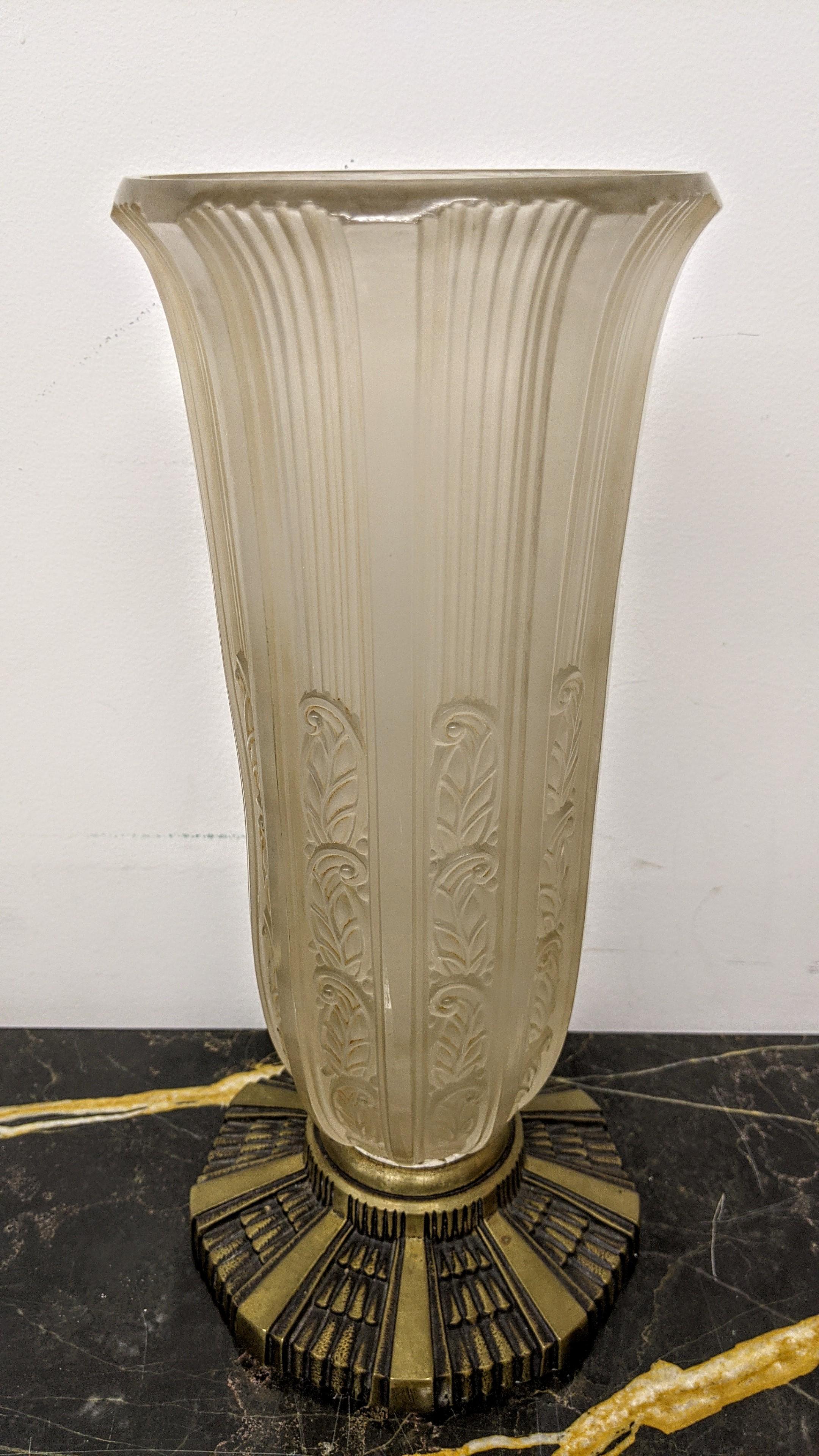 Pair of French Art Deco Glass Vases by Hettier & Vincent In Good Condition In Long Island City, NY
