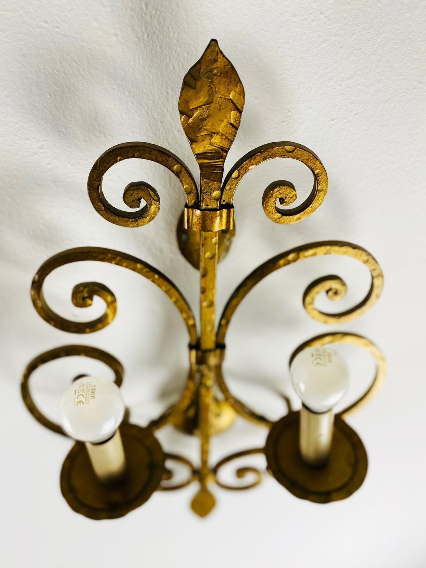 Pair of French Wrought Iron Two-light Wall Sconces, 1930s In Good Condition For Sale In Frankfurt am Main, DE