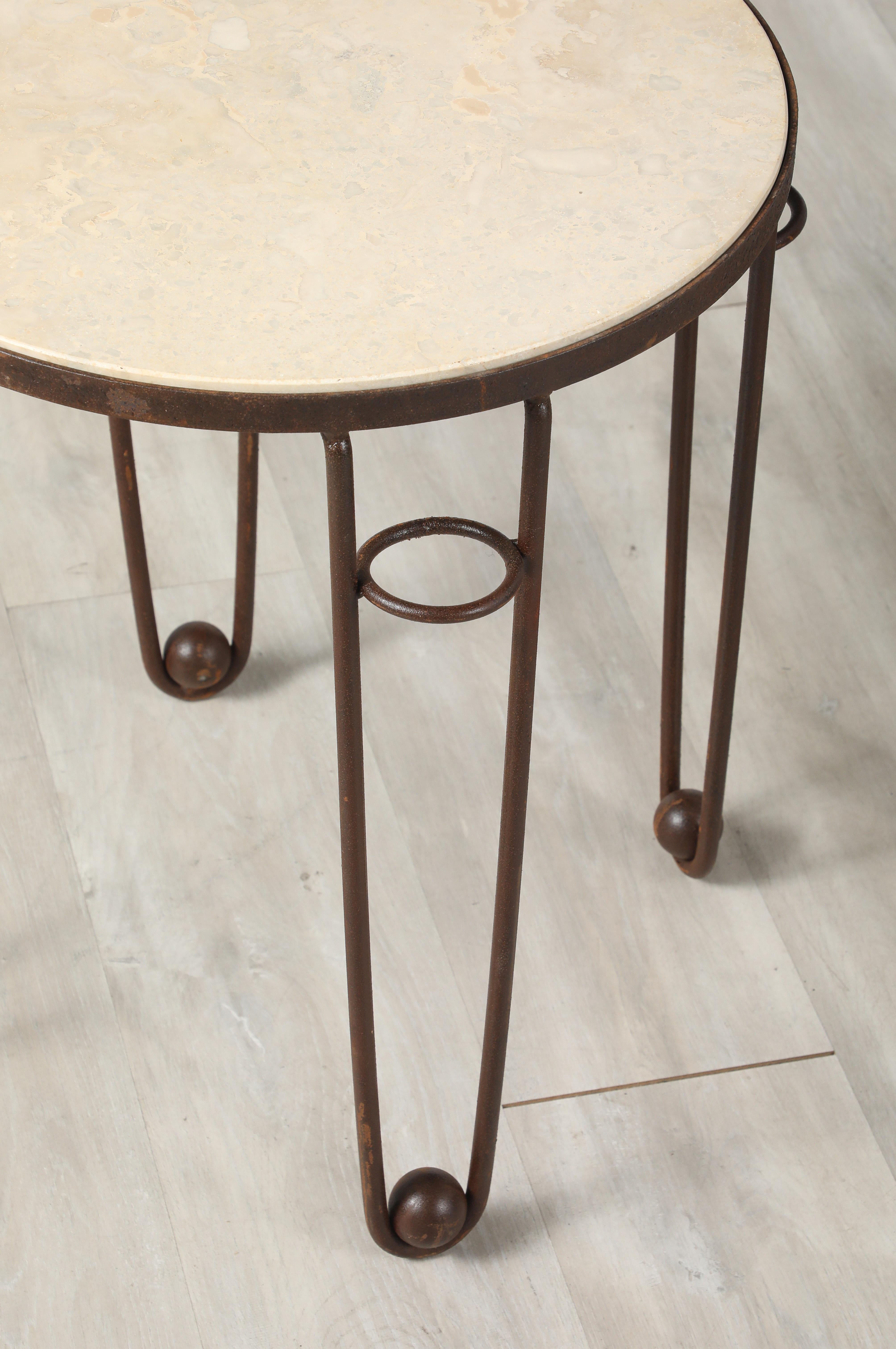 Paire de tables d'appoint circulaires en fer et travertin de style Art déco français, vers 1940 en vente 6