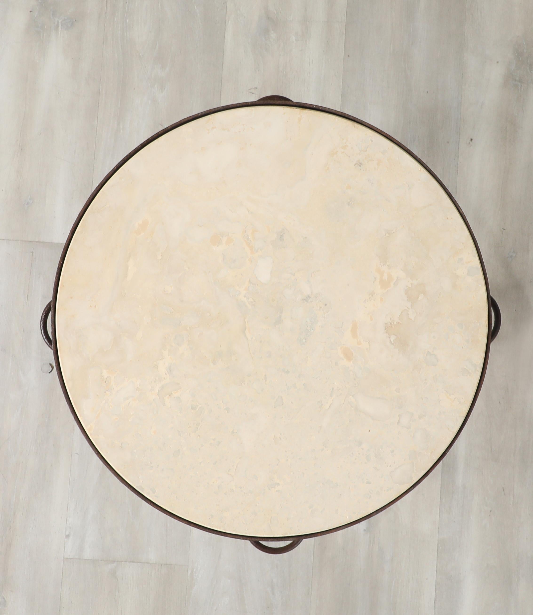 Paire de tables d'appoint circulaires en fer et travertin de style Art déco français, vers 1940 en vente 7