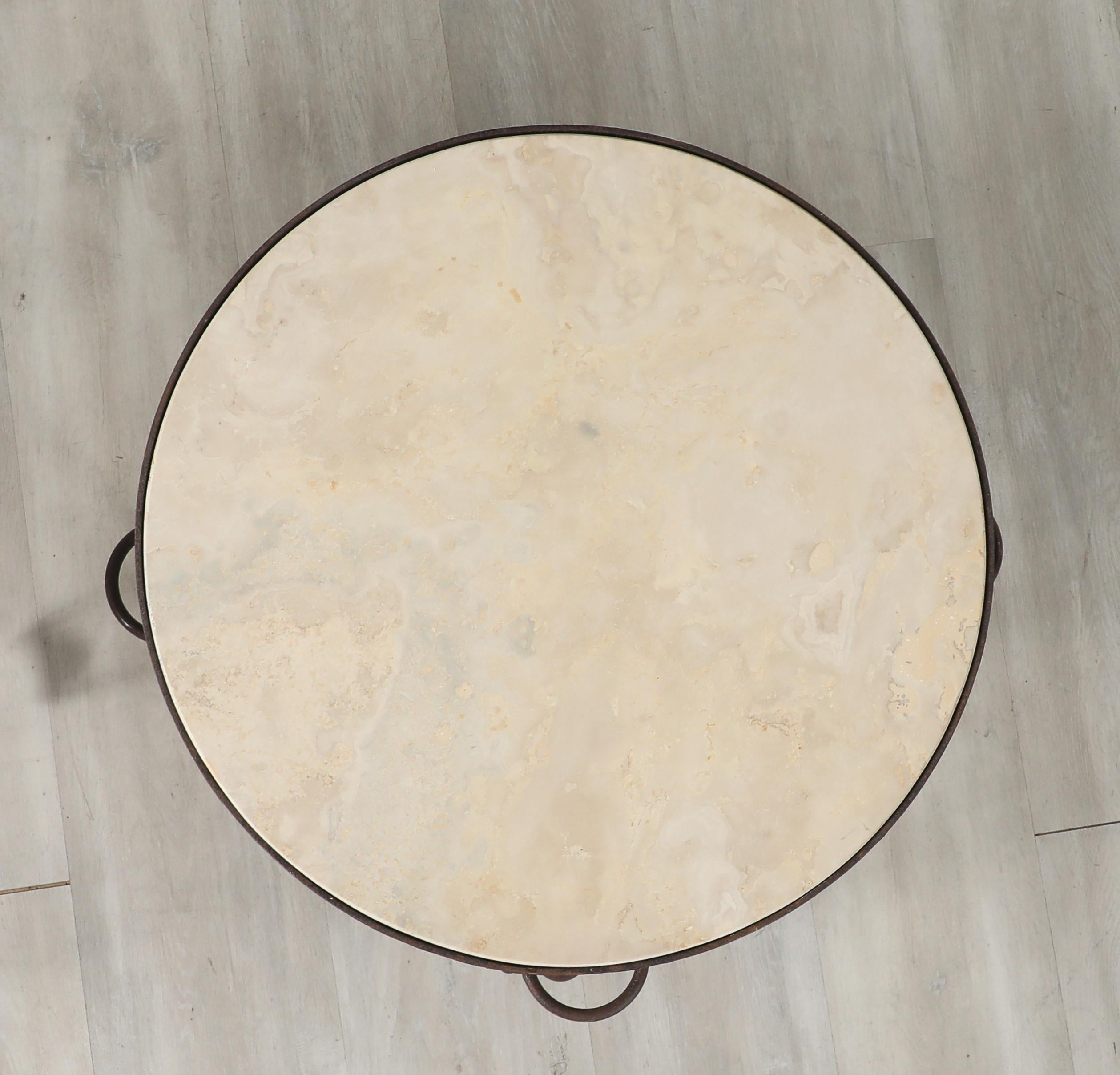 Paire de tables d'appoint circulaires en fer et travertin de style Art déco français, vers 1940 en vente 8