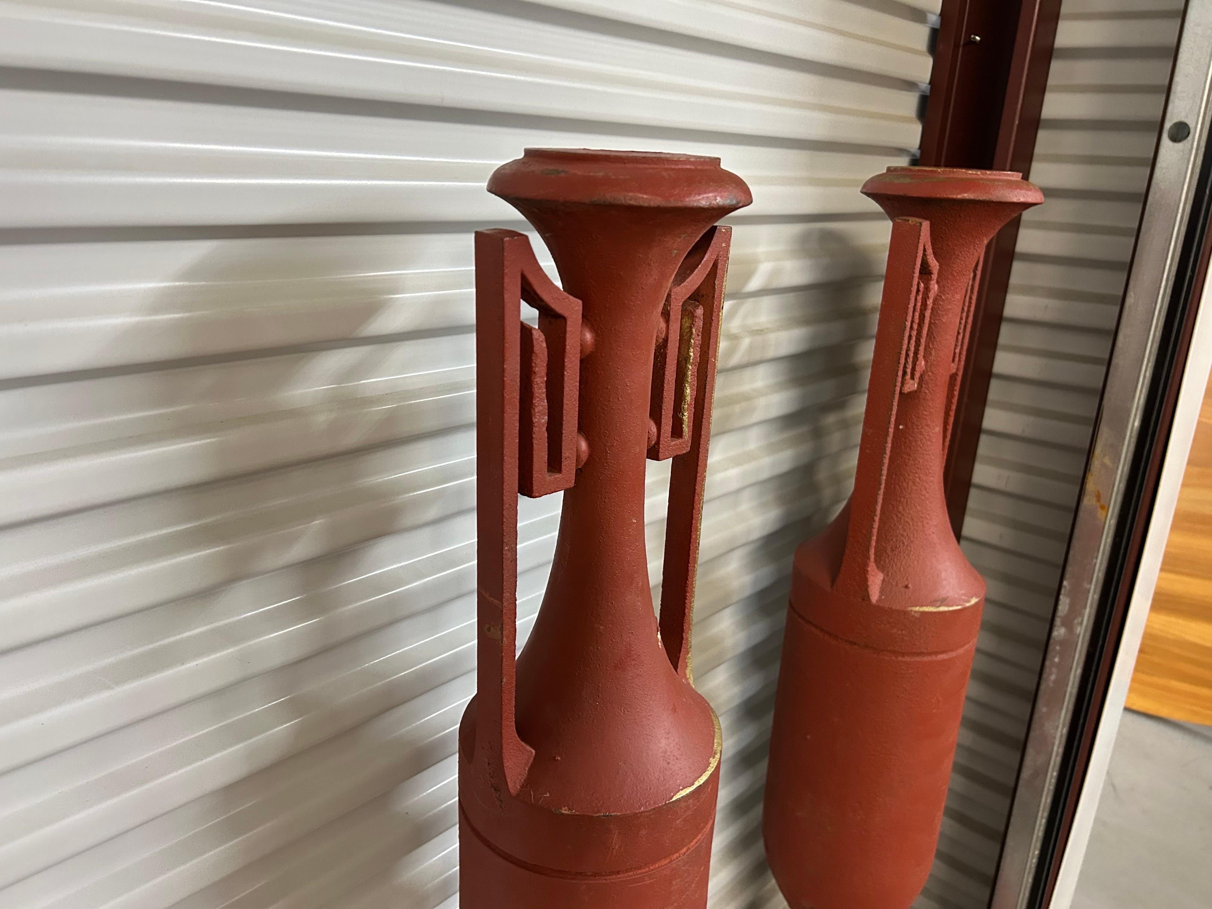 Coppia di urne in ferro Art Déco francese in vendita 1