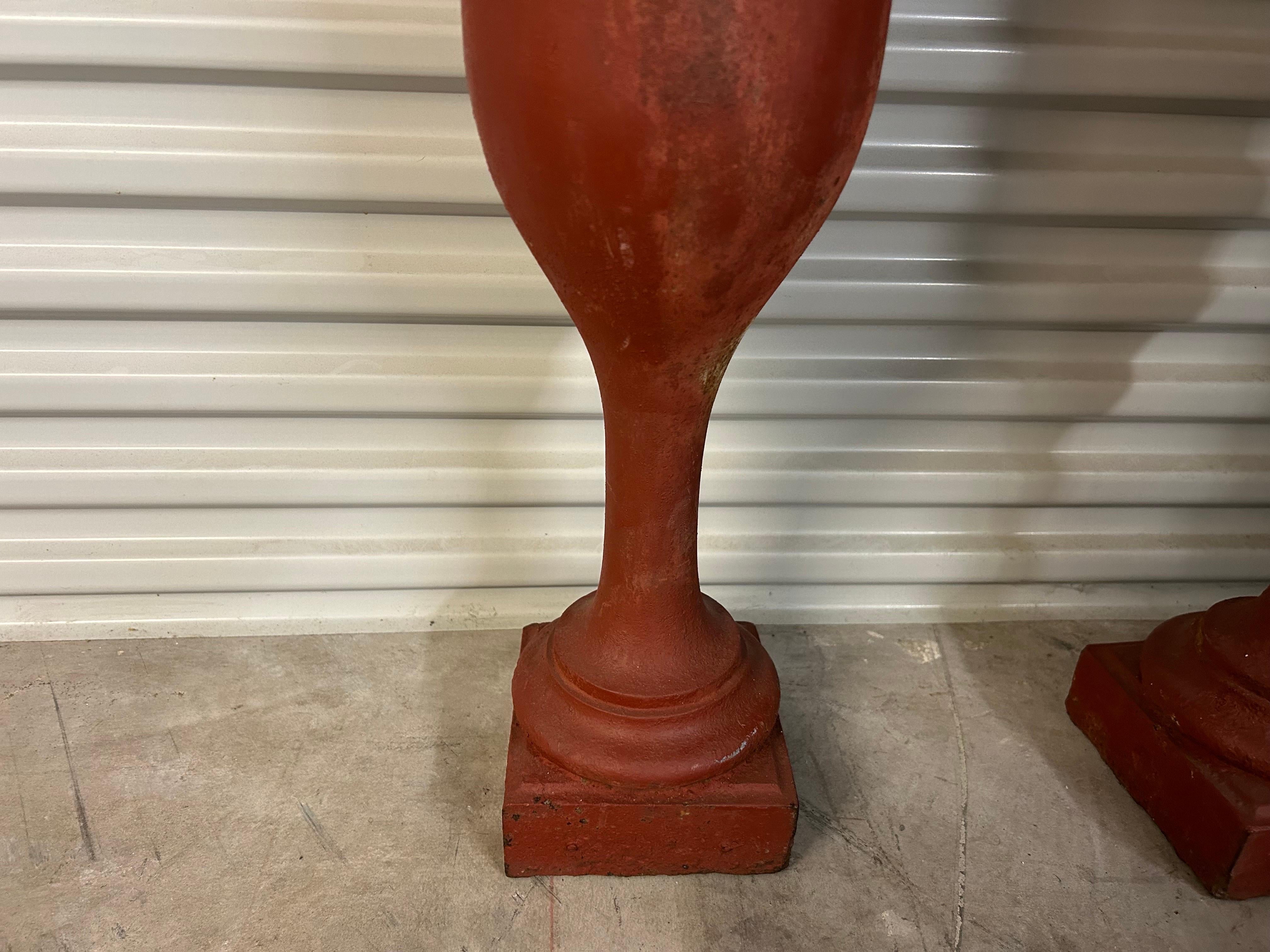 Coppia di urne in ferro Art Déco francese in vendita 2
