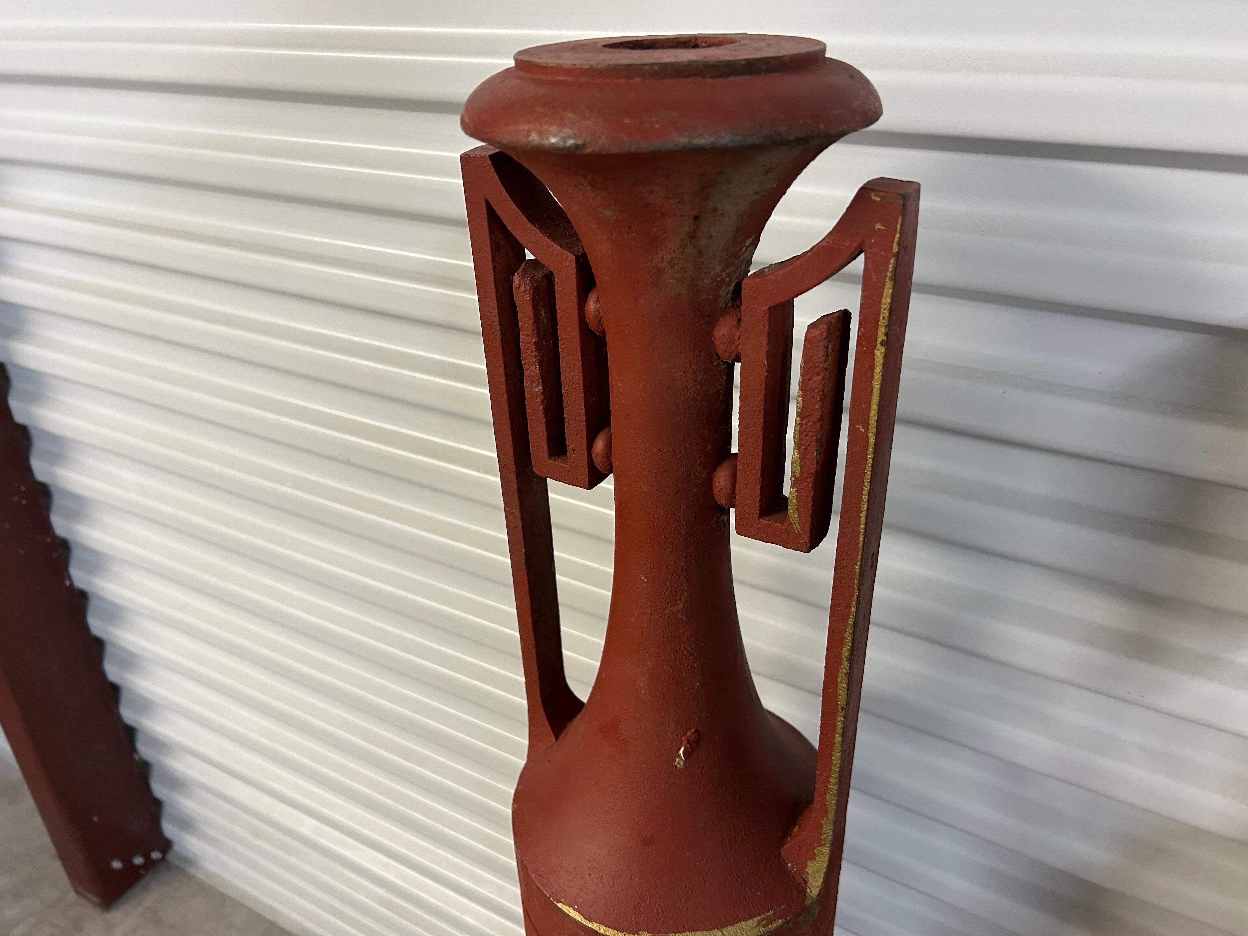Coppia di urne in ferro Art Déco francese in vendita 3