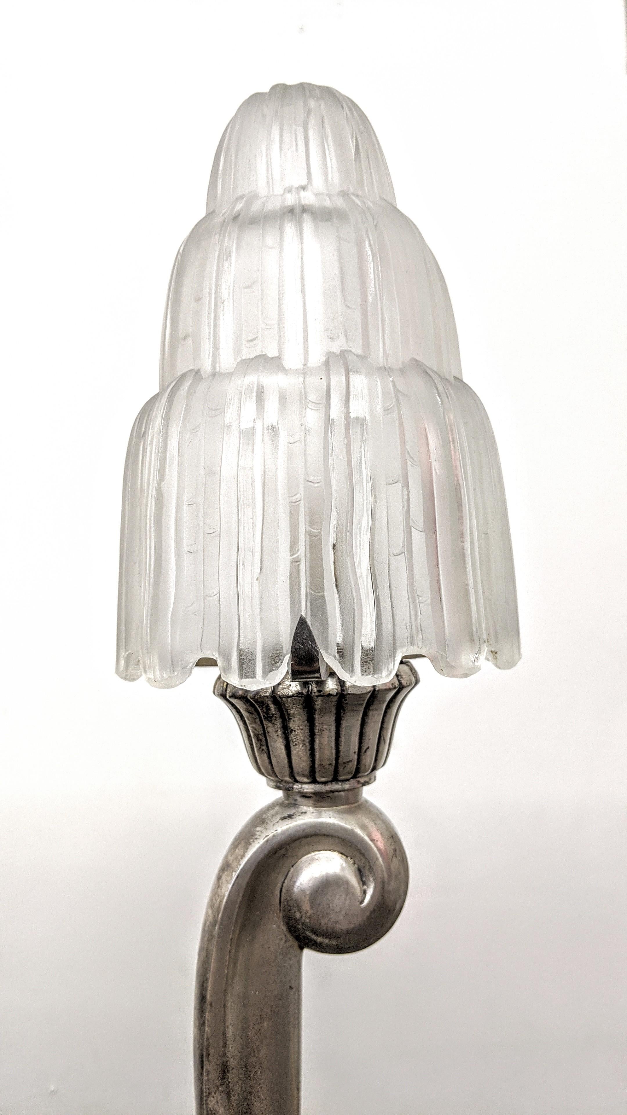 20ième siècle Paire de lampes Art Déco françaises par Sabino & Capon en vente