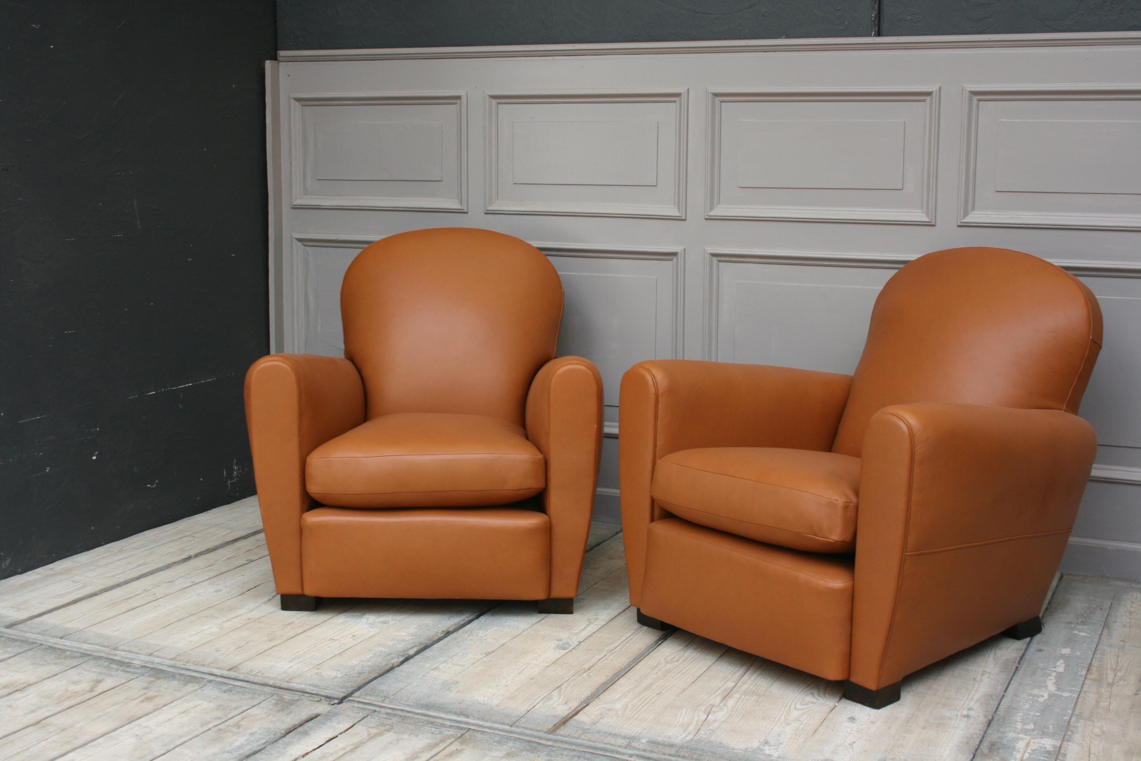 Pair of French Art Deco Leather Club Chairs, New Upholstery In Excellent Condition In Dusseldorf, DE