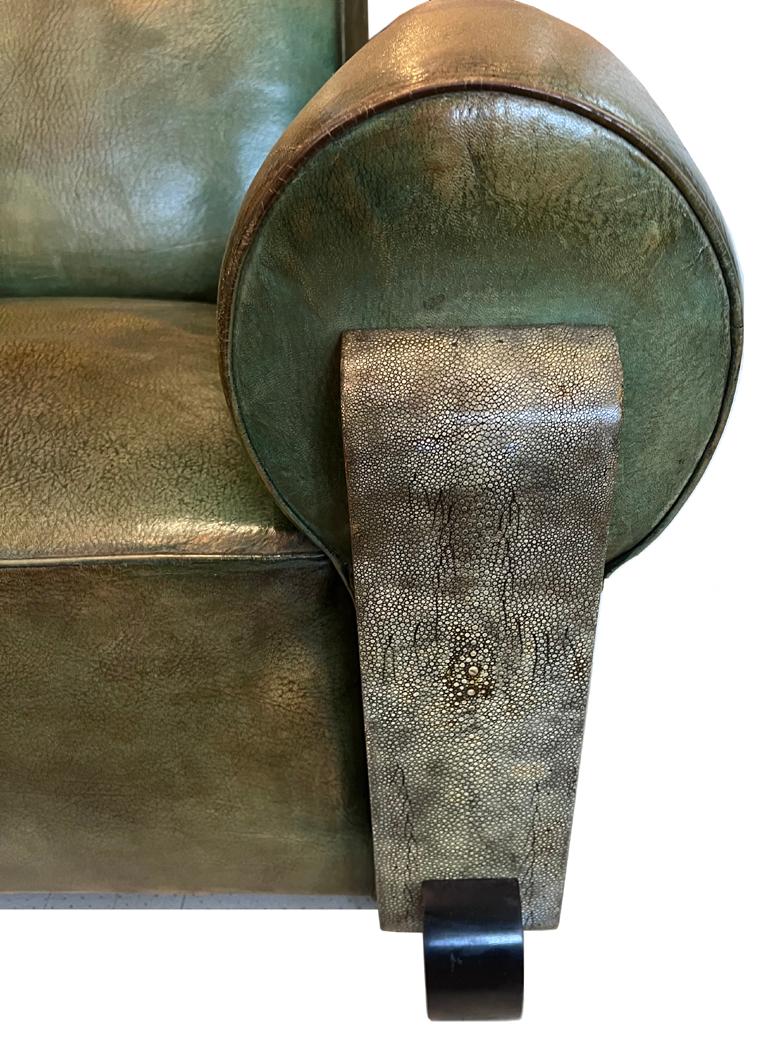 20ième siècle Paire de chaises Art Déco françaises en cuir et galuchat 