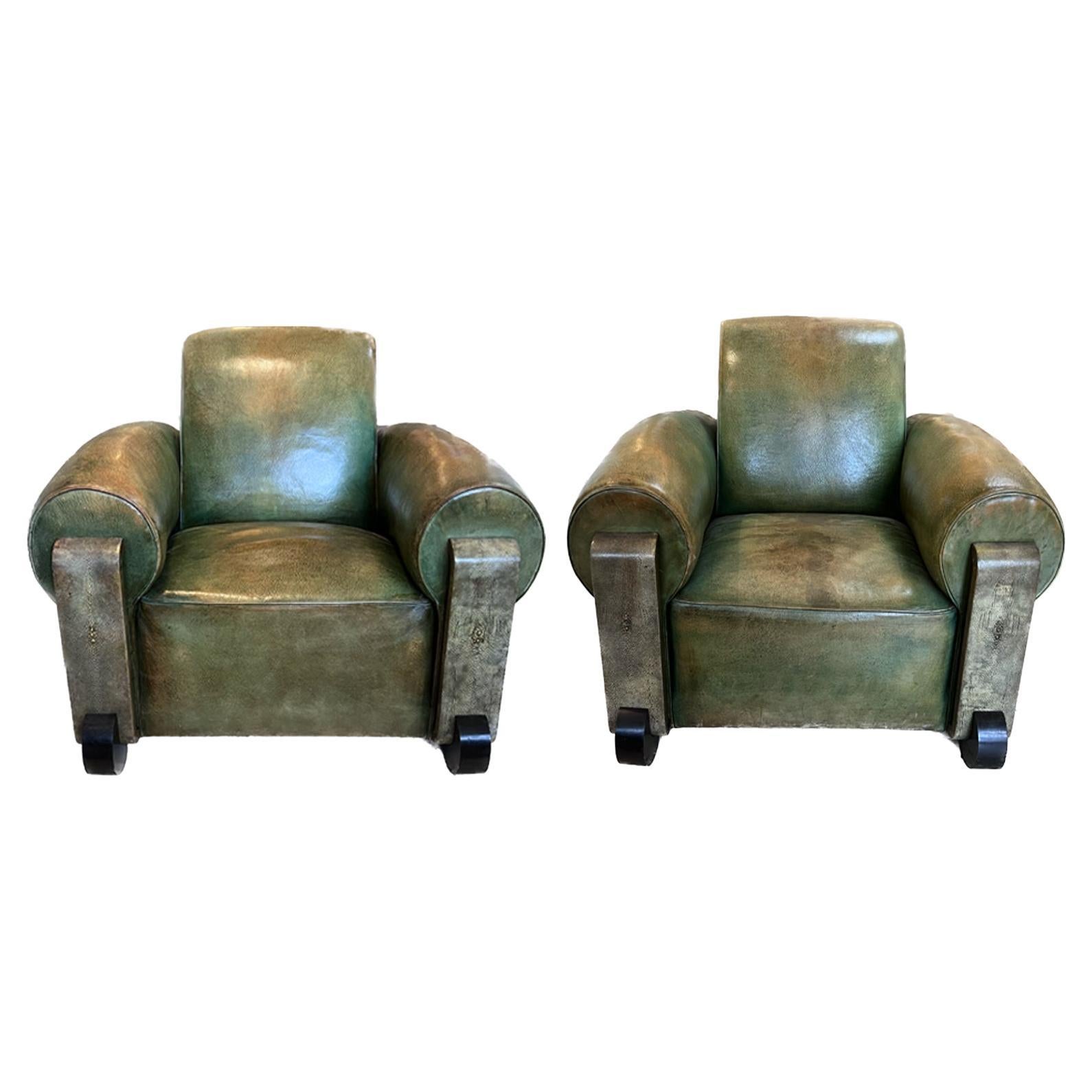 Paire de chaises Art Déco françaises en cuir et galuchat 