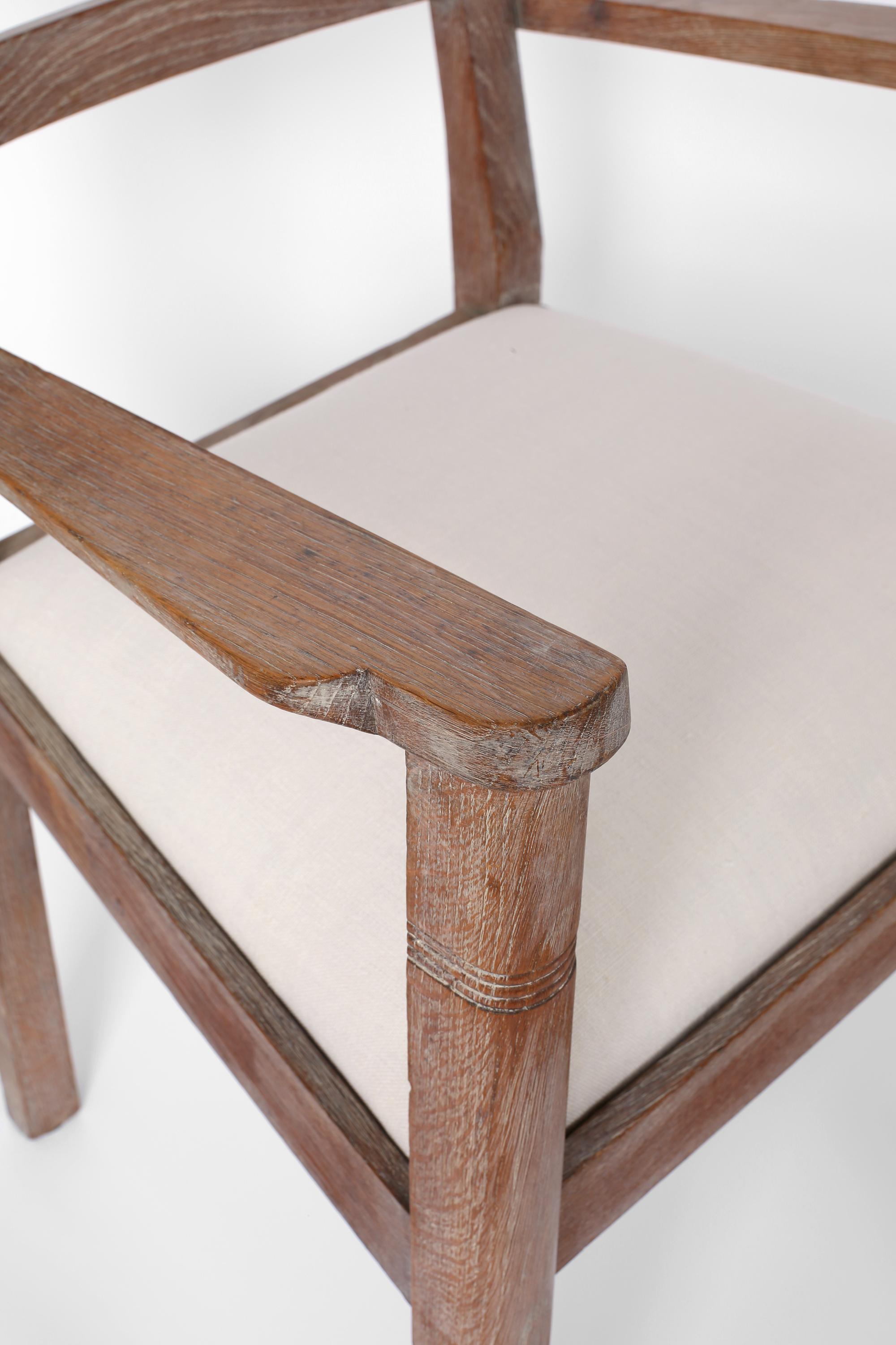 Coppia di poltrone francesi Art Déco in legno di quercia e lino, 1930 ca. in vendita 10