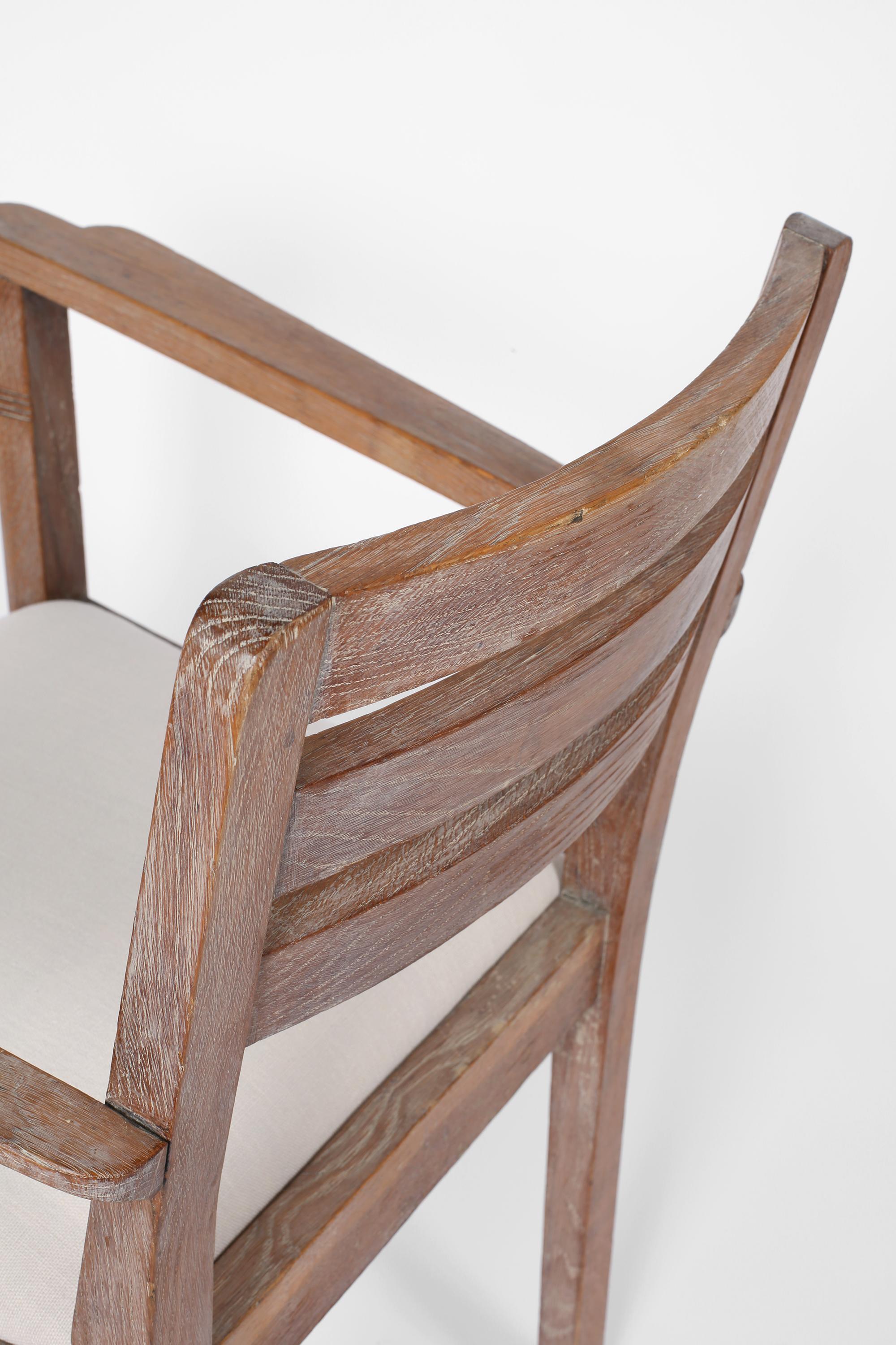 Lin Paire de fauteuils Art Déco français en chêne chauffé et lin, vers les années 1930 en vente